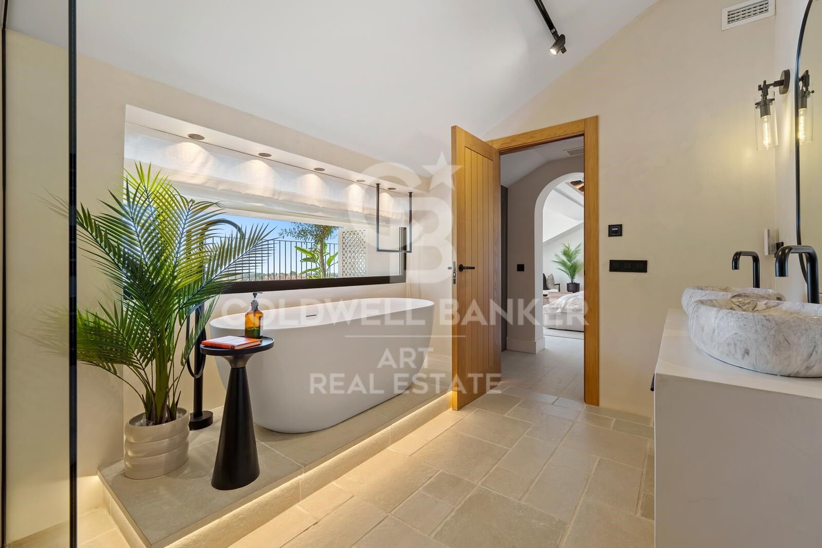Impressionnante villa contemporaine avec vue panoramique à Puerto Banús.