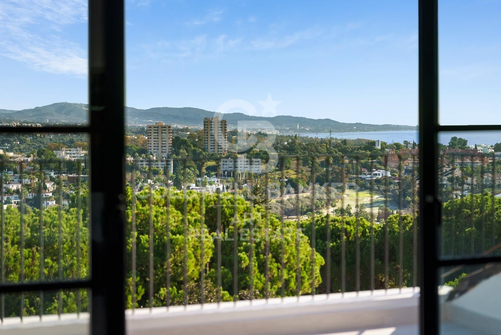 Impressionnante villa contemporaine avec vue panoramique à Puerto Banús.