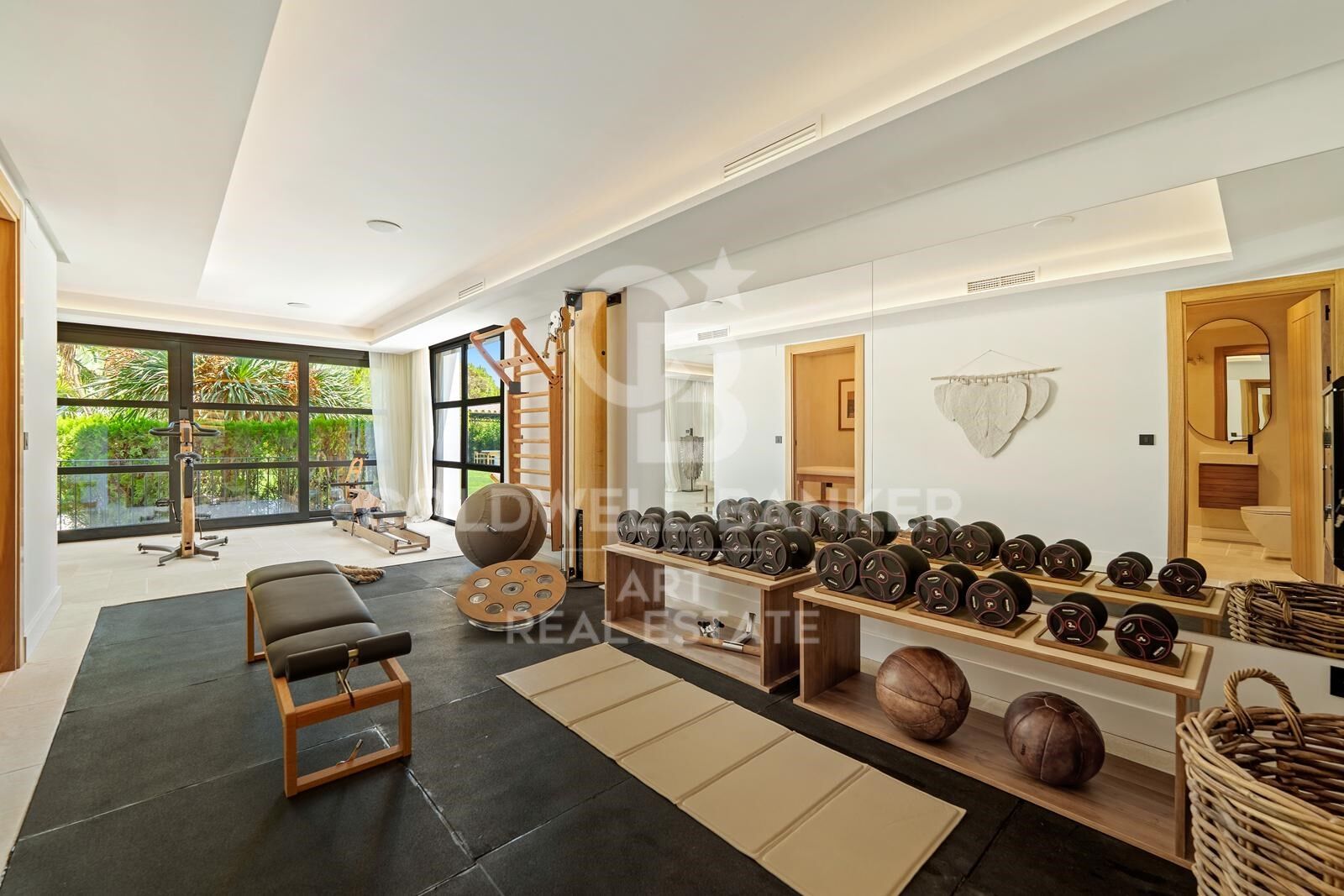 Impressionnante villa contemporaine avec vue panoramique à Puerto Banús.