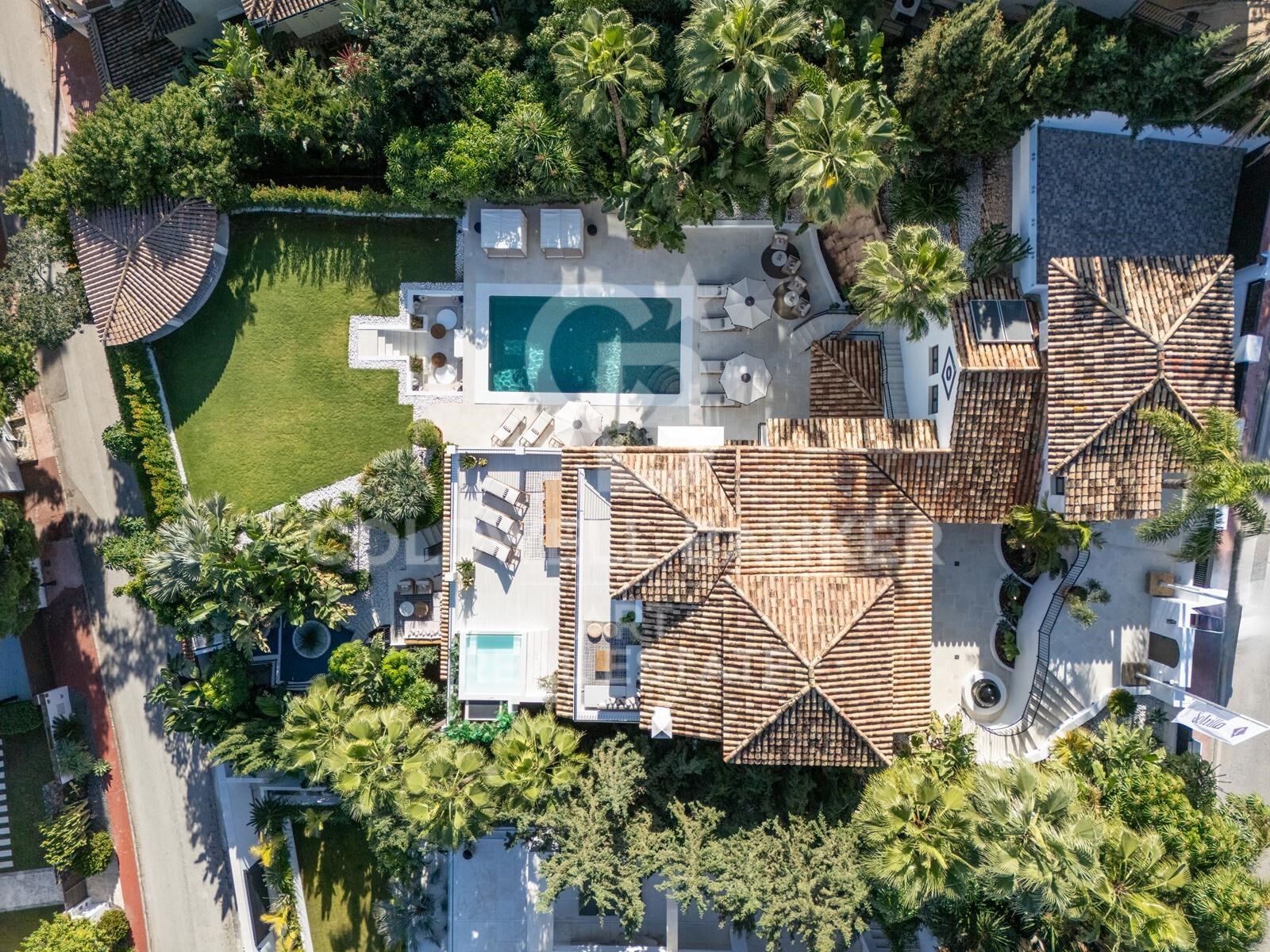 Impressionnante villa contemporaine avec vue panoramique à Puerto Banús.