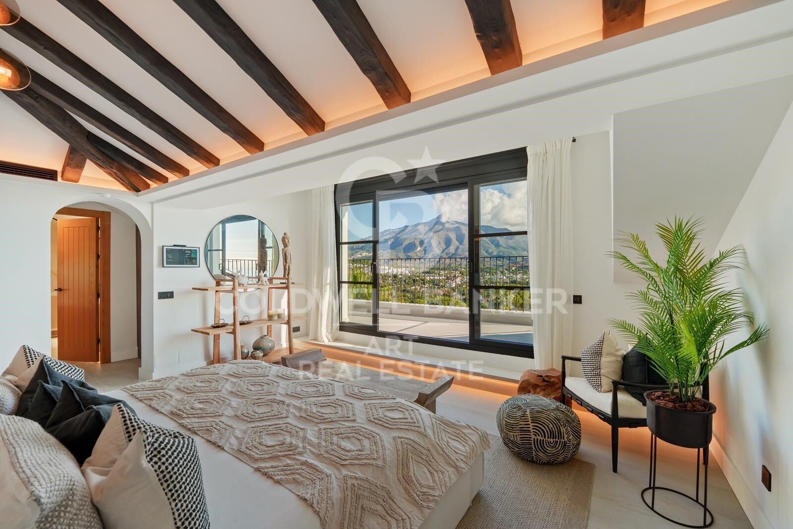 Impressionnante villa contemporaine avec vue panoramique à Puerto Banús.