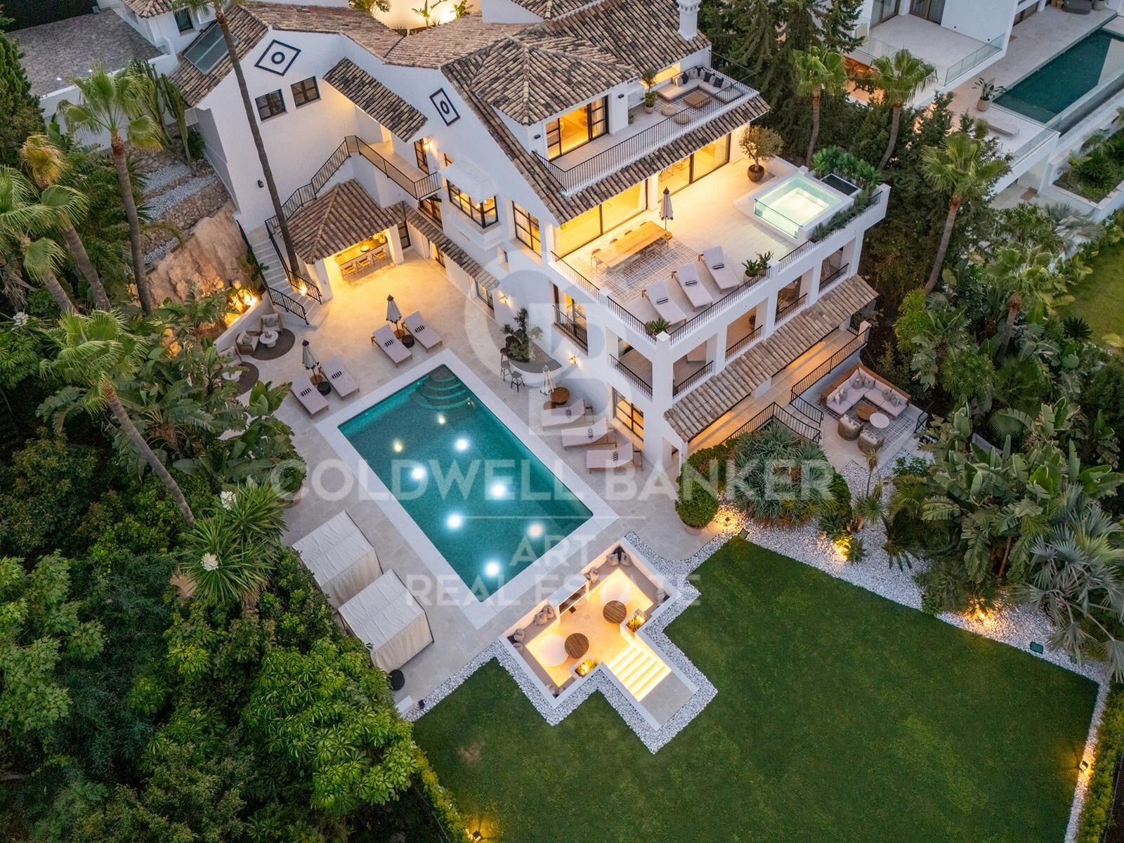 Impressionnante villa contemporaine avec vue panoramique à Puerto Banús.
