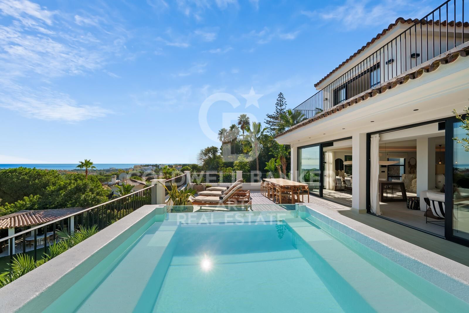 Impressionnante villa contemporaine avec vue panoramique à Puerto Banús.