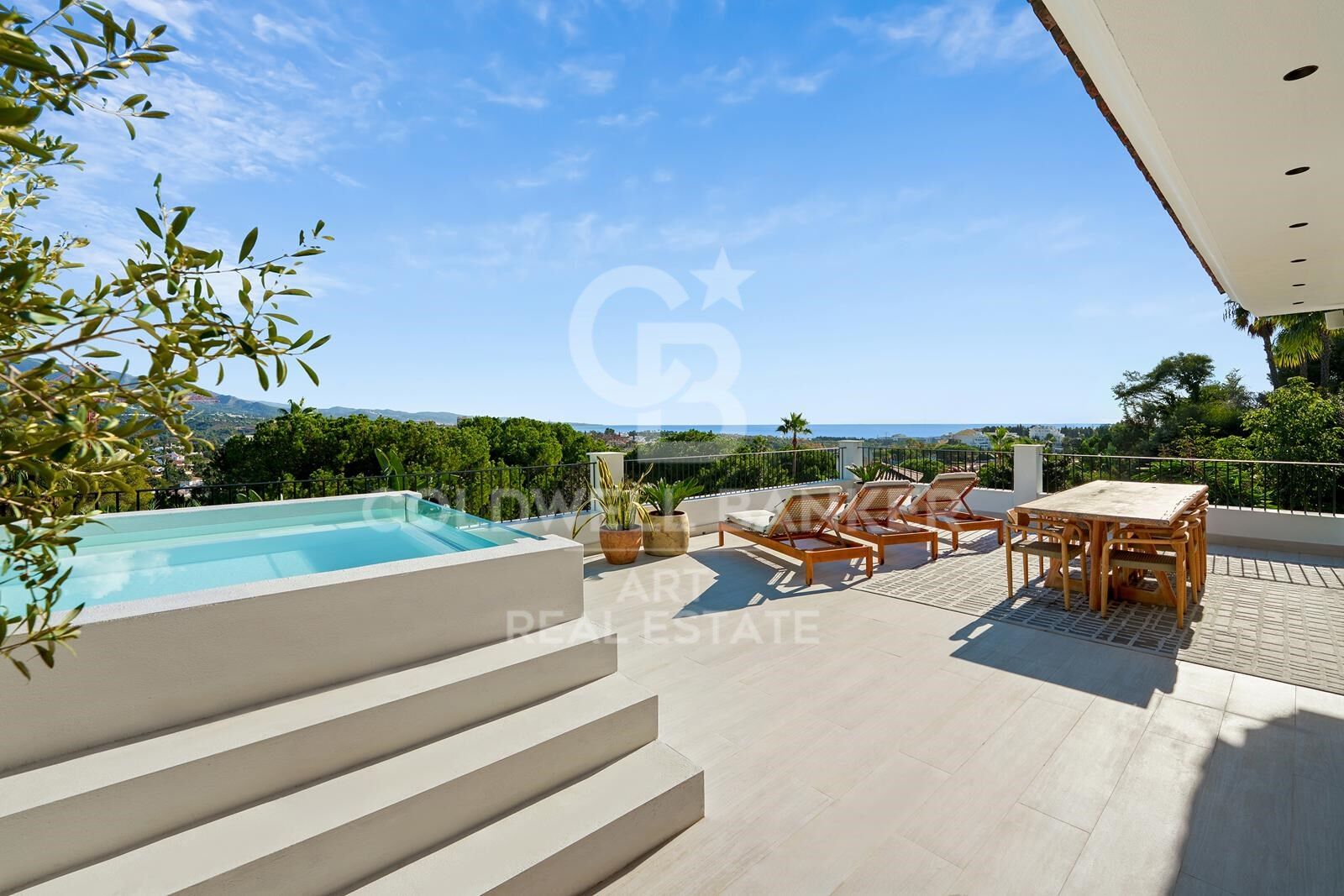 Impressionnante villa contemporaine avec vue panoramique à Puerto Banús.