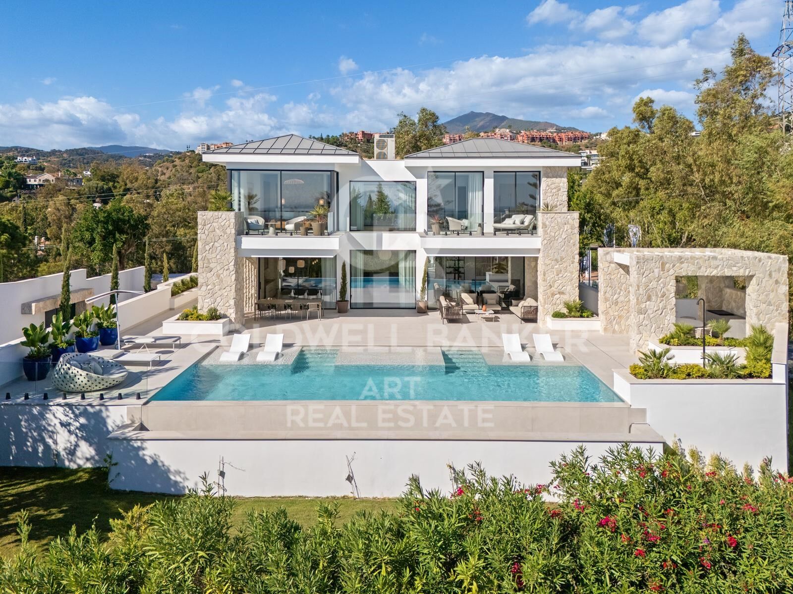 Exceptional villa in La Quinta with spectacular sea and mountain views