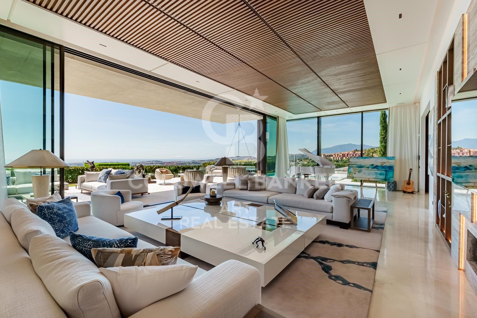 Exquisite Luxusvilla mit Panoramablick auf das Mittelmeer in La Quinta
