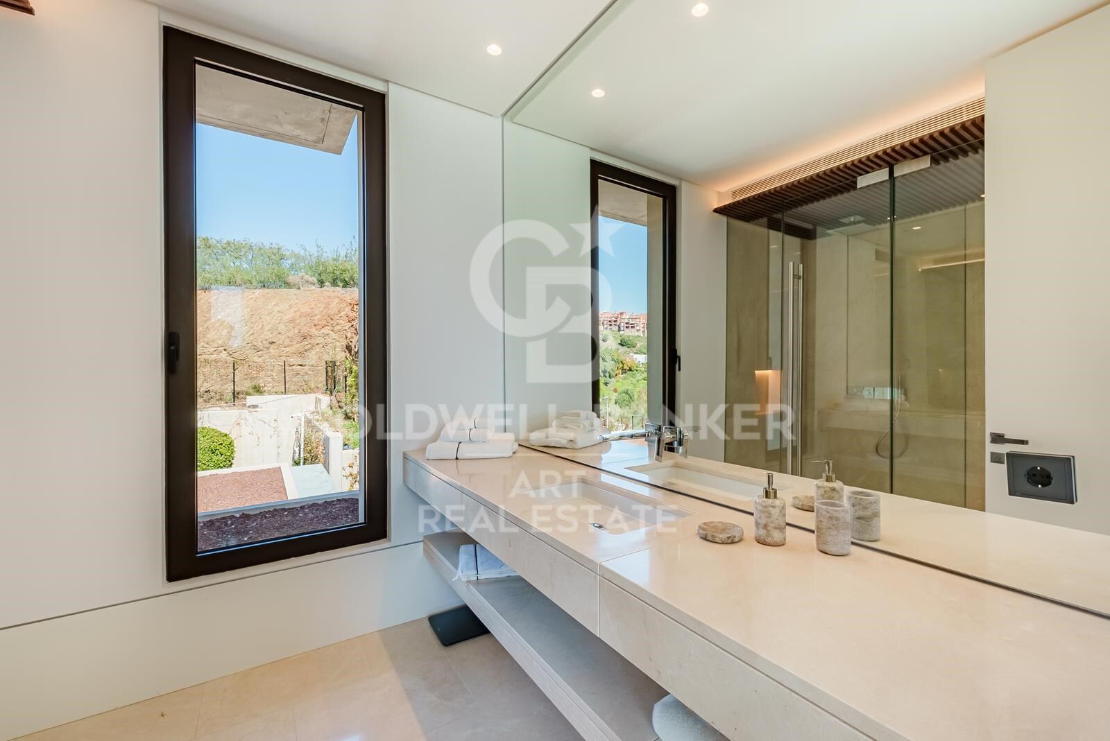 Exquisite Luxusvilla mit Panoramablick auf das Mittelmeer in La Quinta