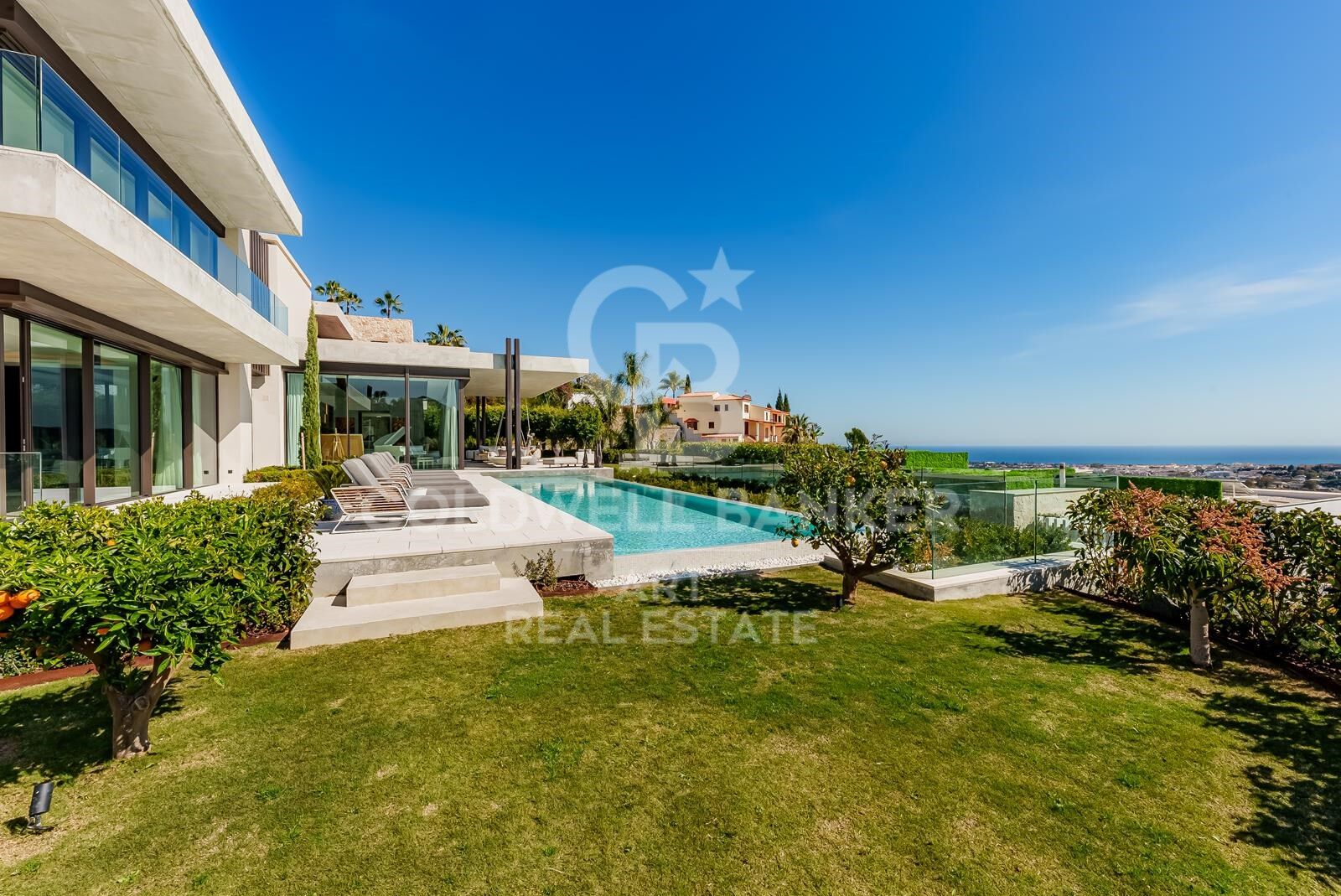Exquisite Luxusvilla mit Panoramablick auf das Mittelmeer in La Quinta