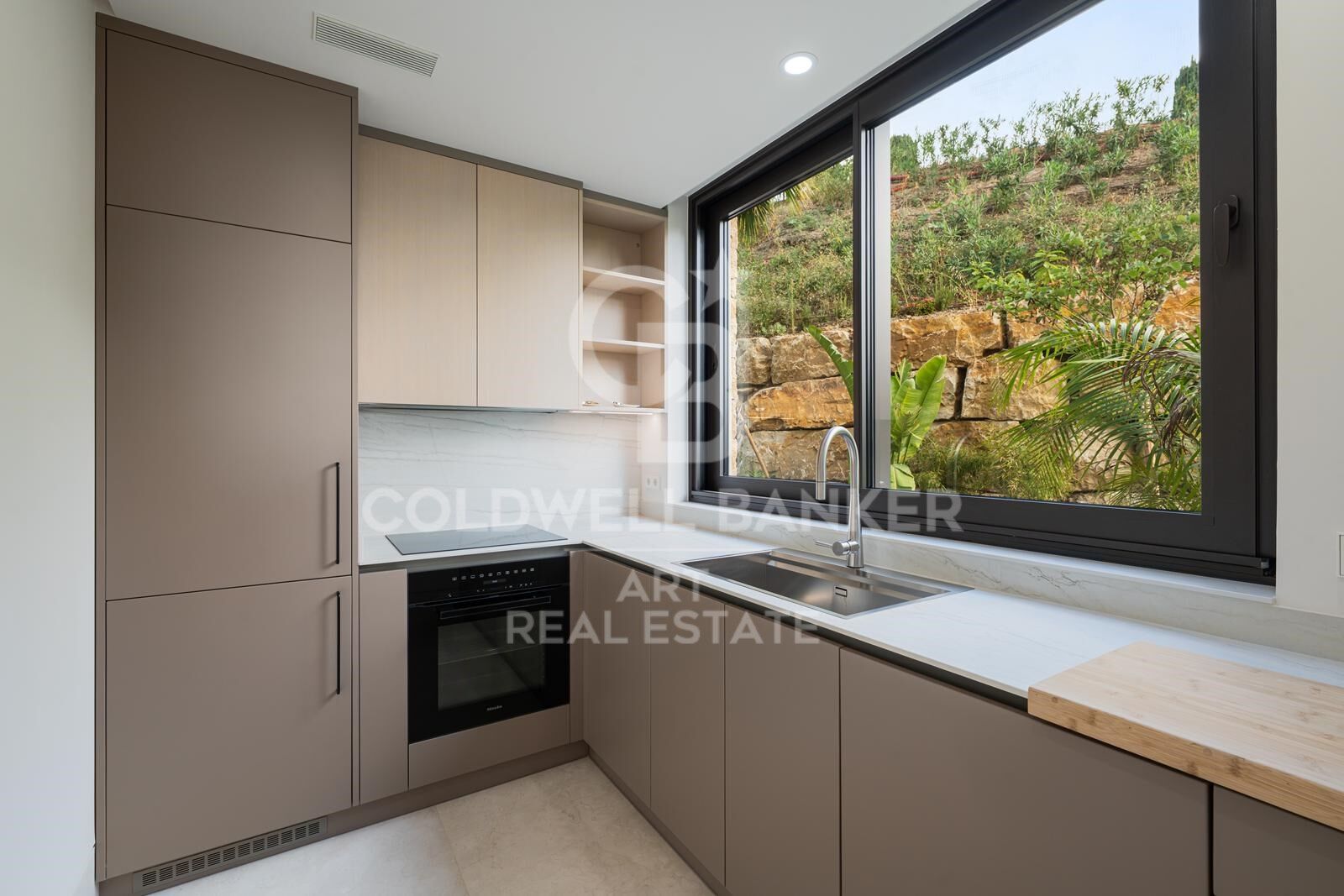 Sophisticated contemporary villa with sea views - Marbella Hill Club, Golden Mile