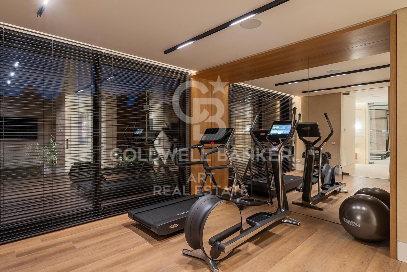 Sophisticated contemporary villa with sea views - Marbella Hill Club, Golden Mile
