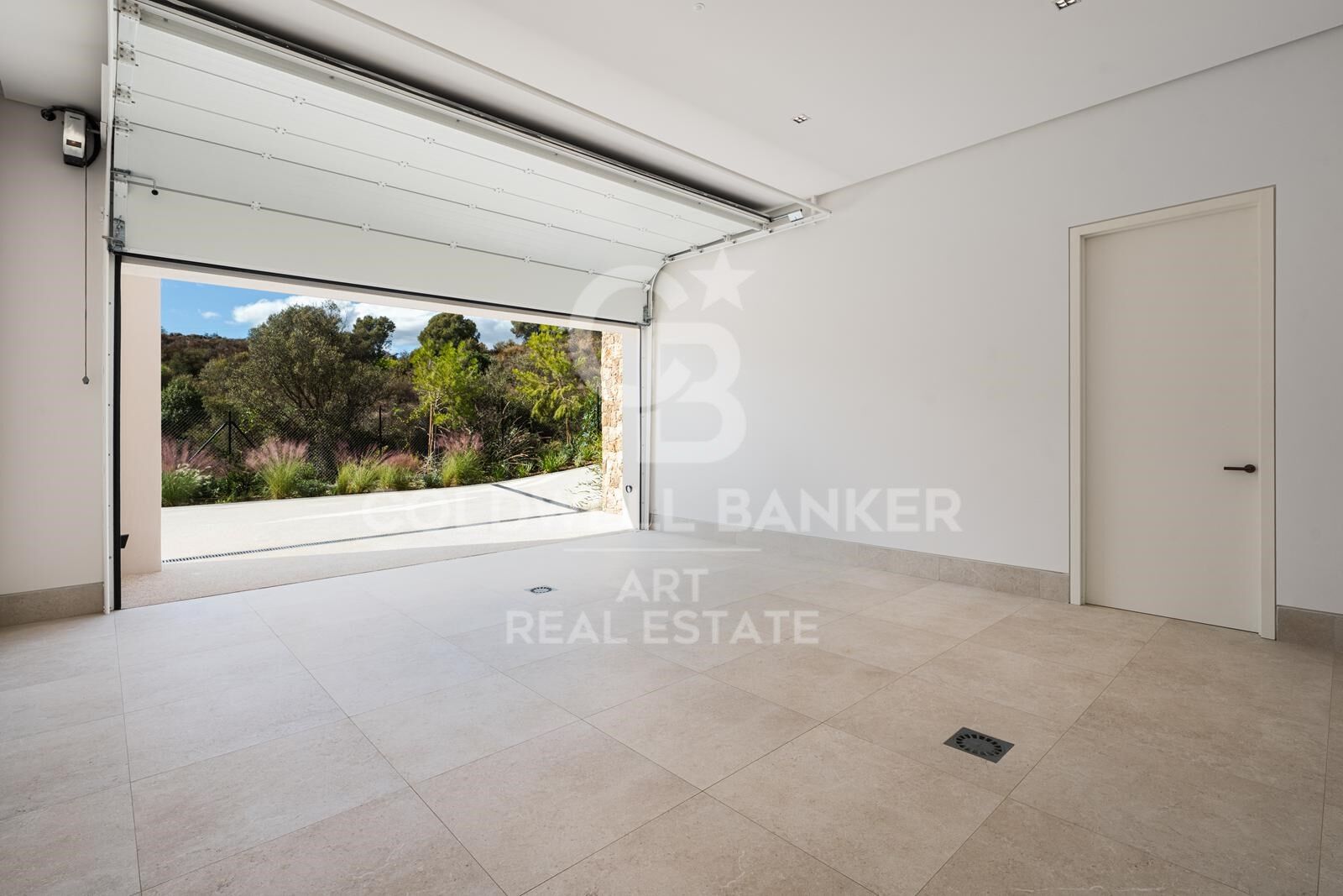 Sophisticated contemporary villa with sea views - Marbella Hill Club, Golden Mile
