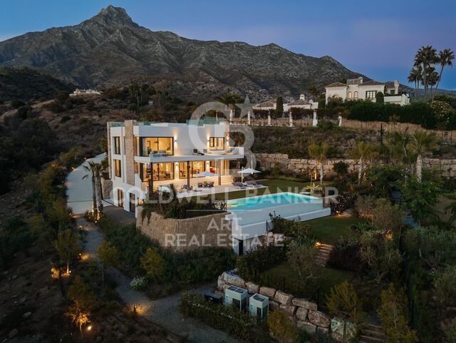 Sophisticated contemporary villa with sea views - Marbella Hill Club, Golden Mile
