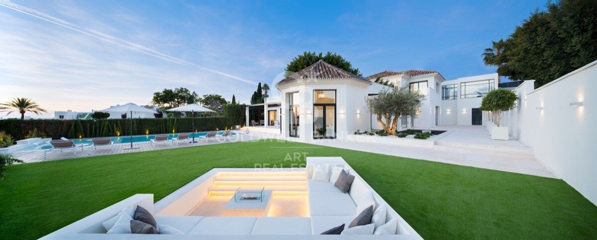 Villa mediterránea refinada con vistas panorámicas al golf y la montaña, Nueva Andalucía, Marbella