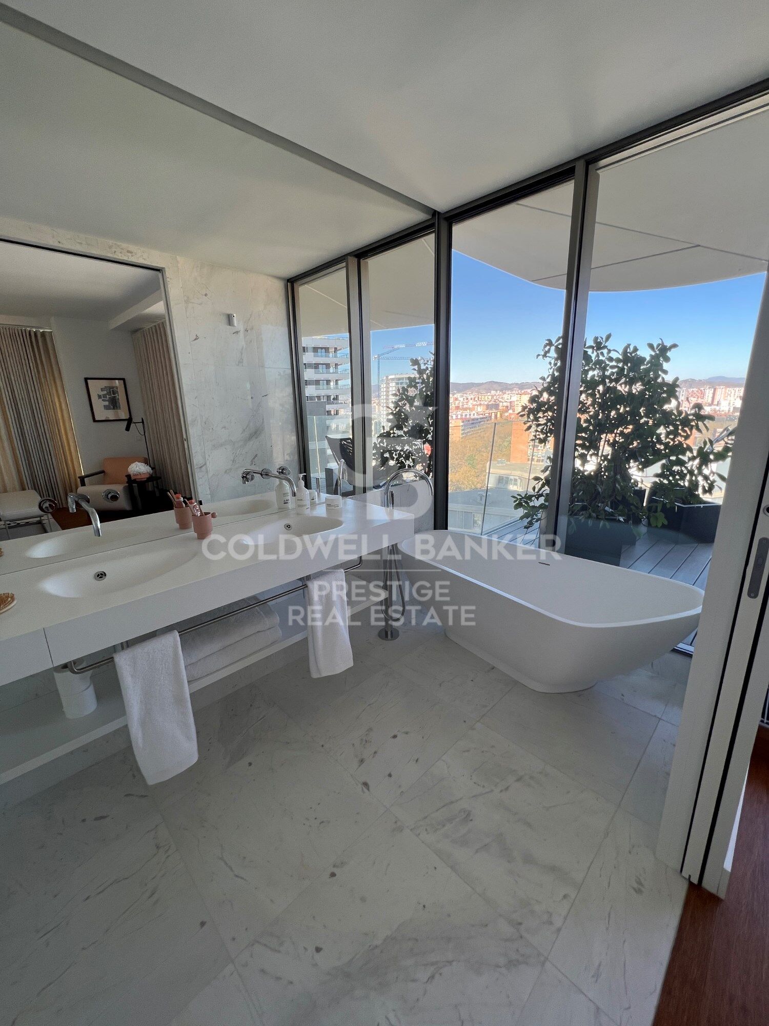 Iconic building in Barcelona: A luxury in heights in Diagonal Mar