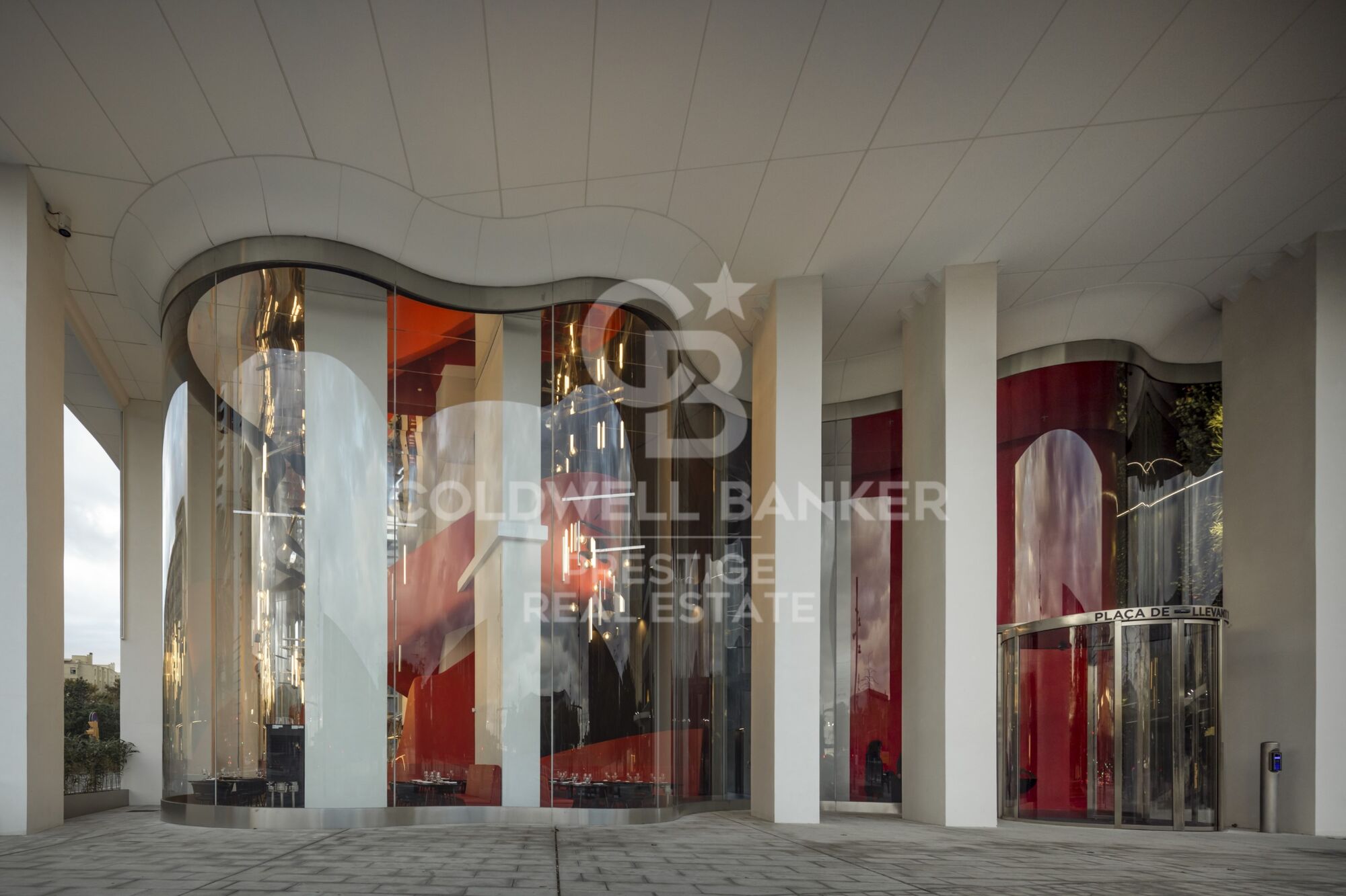 Iconic building in Barcelona: A luxury in heights in Diagonal Mar