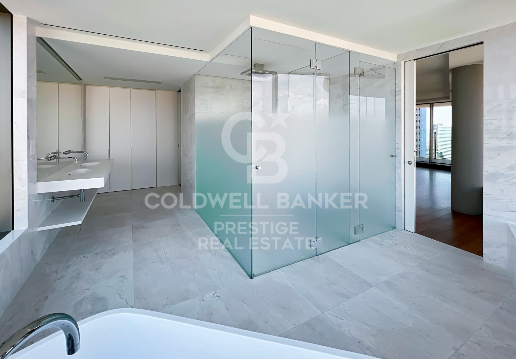 Iconic building in Barcelona: A luxury in heights in Diagonal Mar