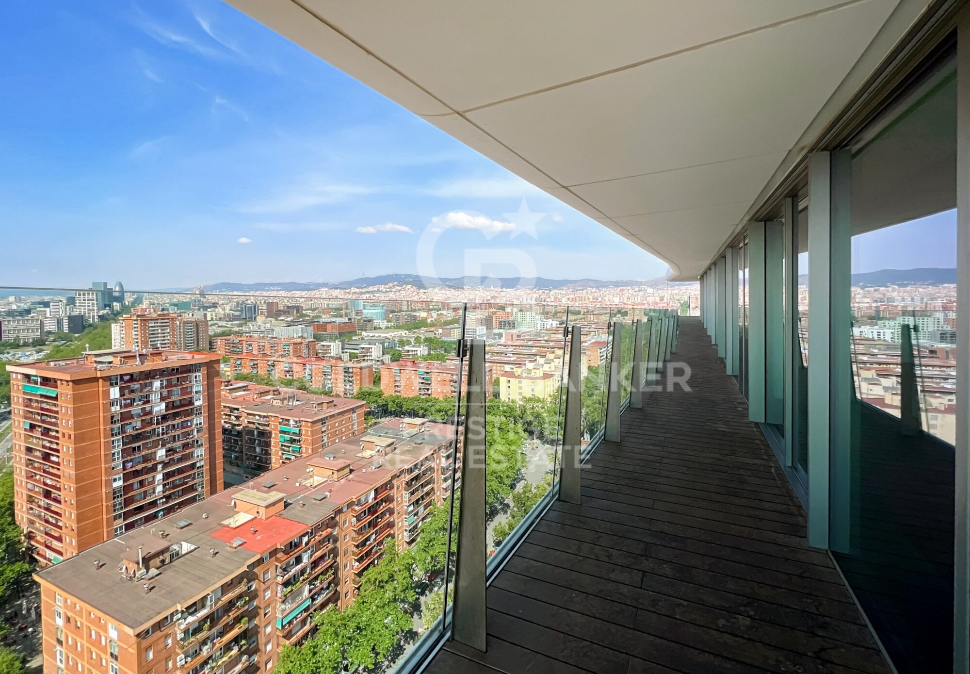 Iconic building in Barcelona: A luxury in heights in Diagonal Mar