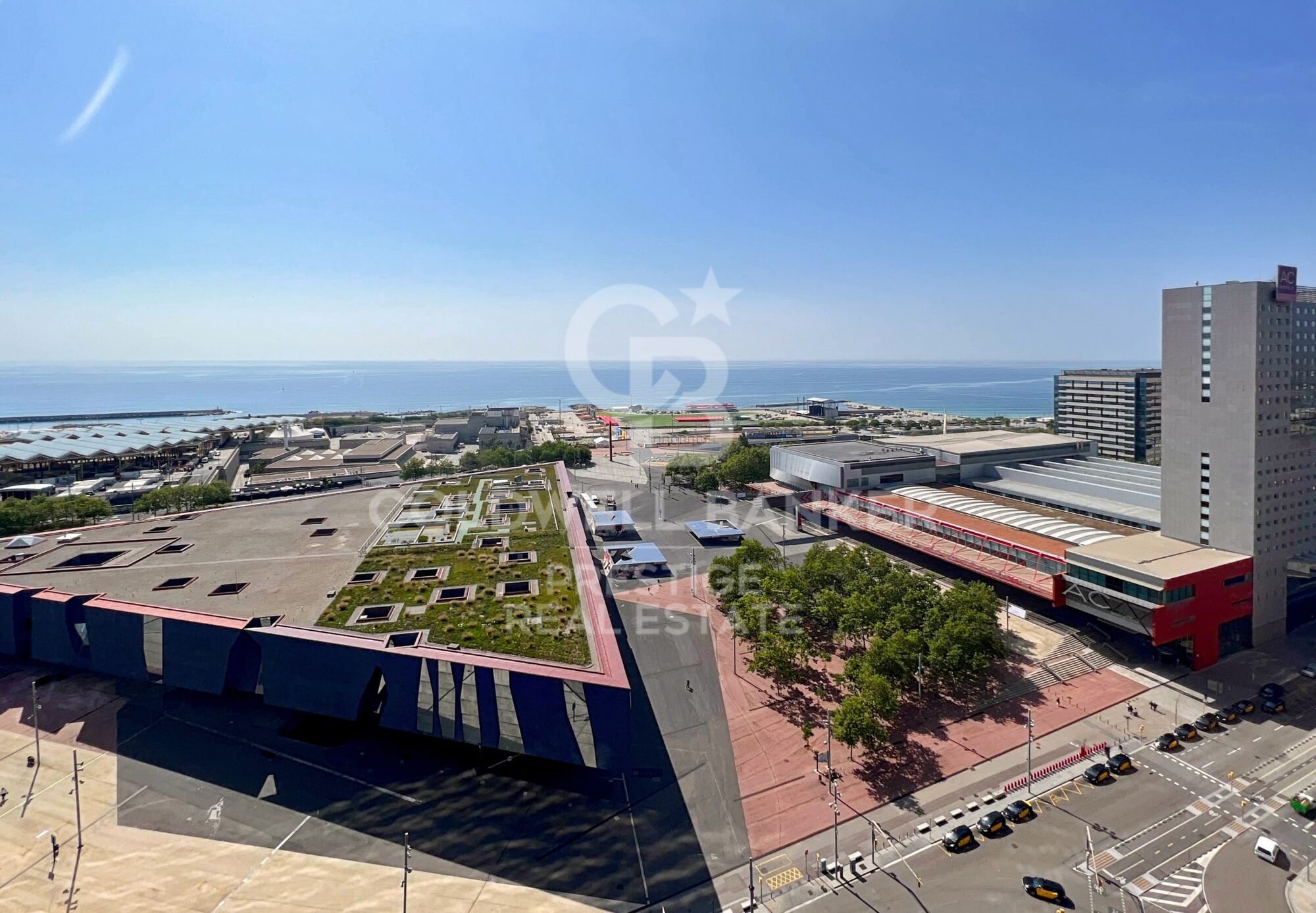 Icónico edificio en Barcelona: Un lujo en alturas en Diagonal Mar
