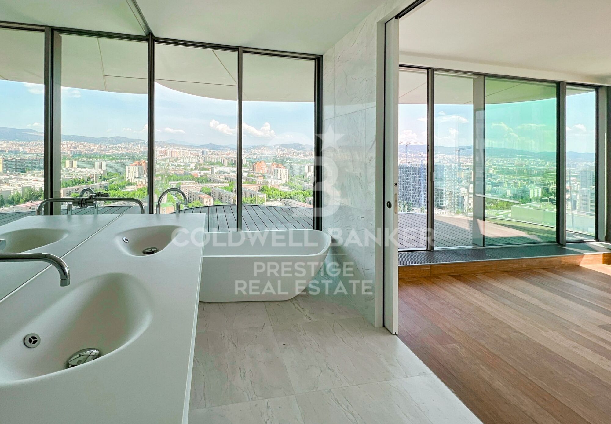 Iconic building in Barcelona: A luxury in heights in Diagonal Mar