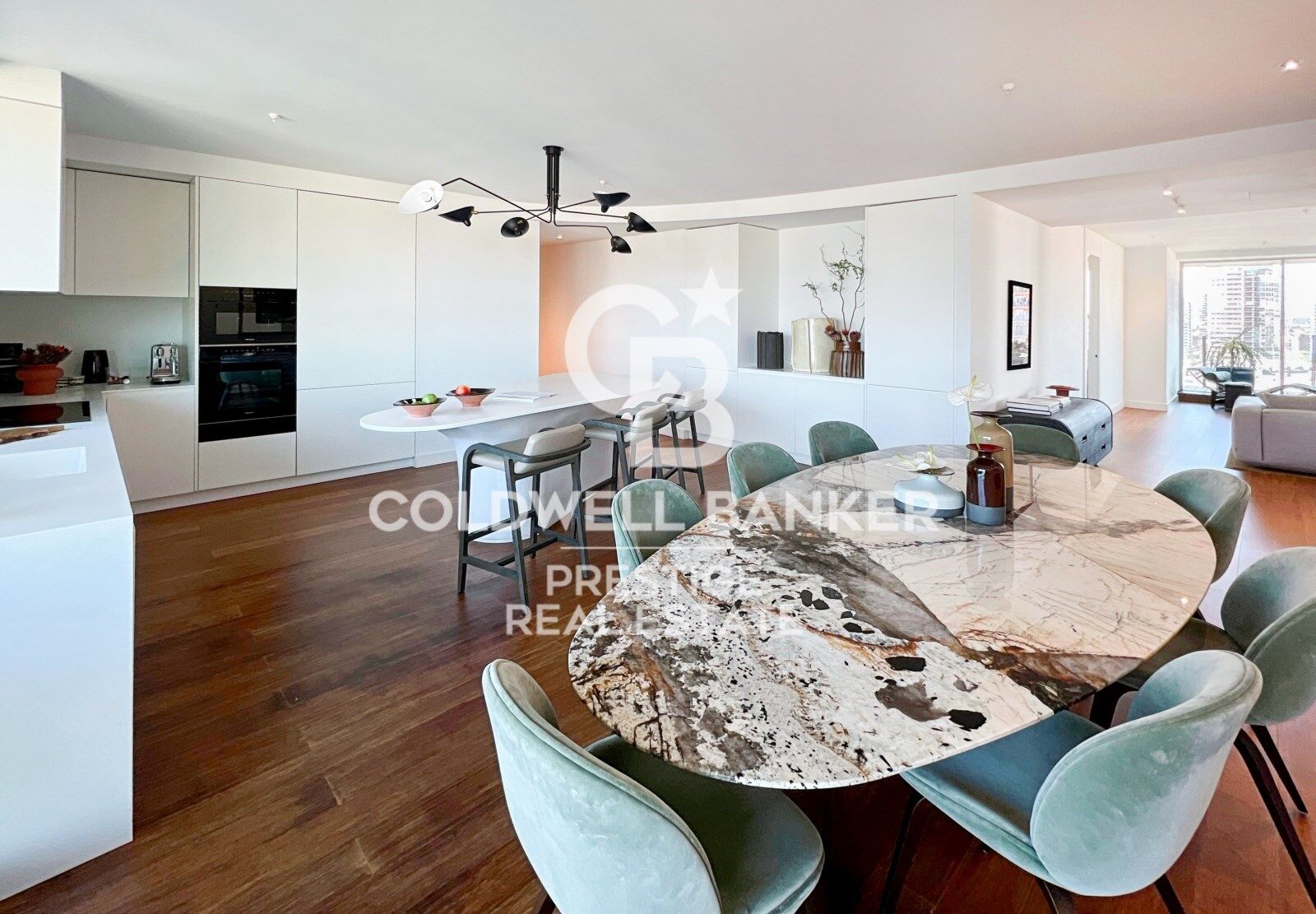 Iconic building in Barcelona: A luxury in heights in Diagonal Mar