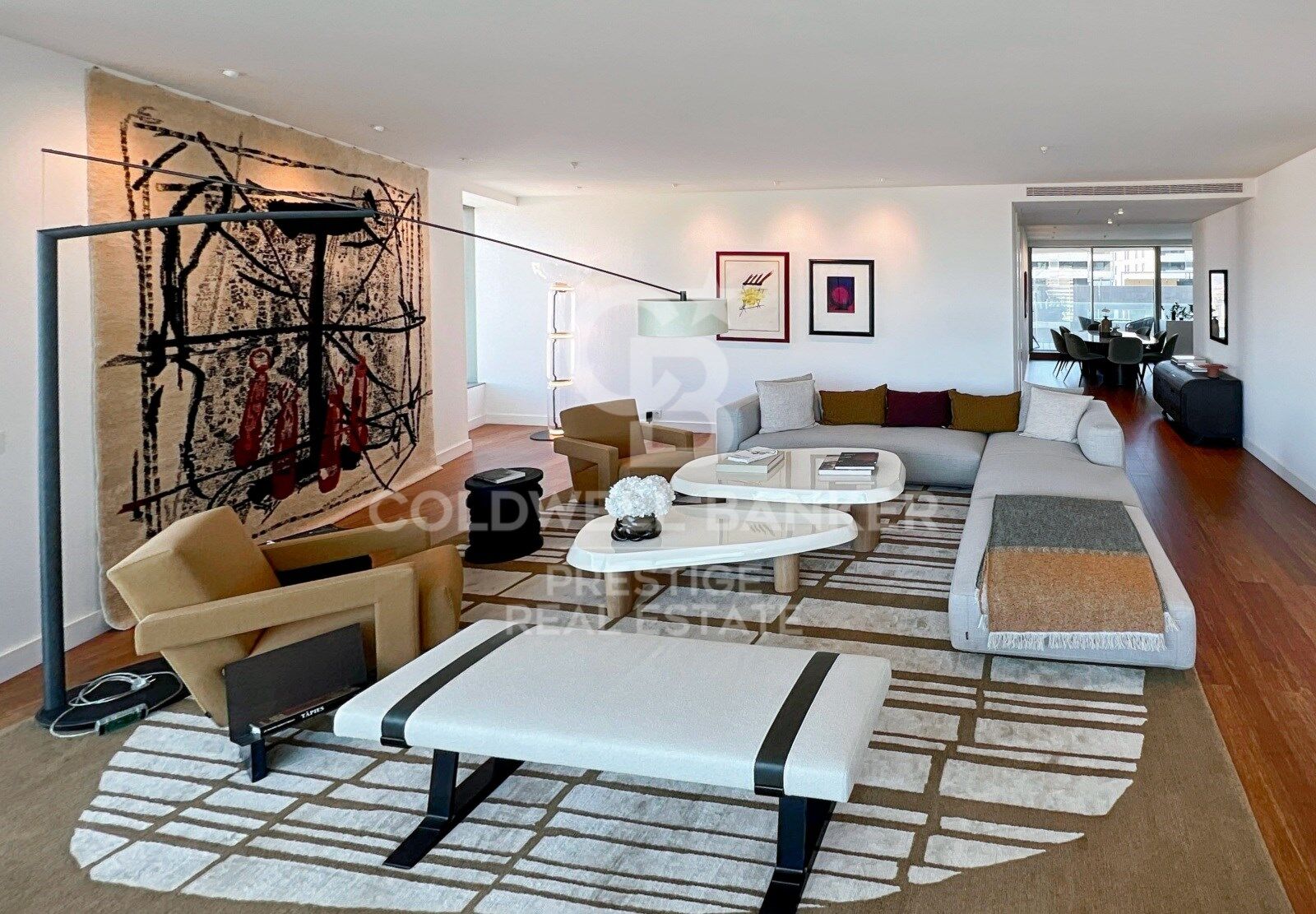 Icónico edificio en Barcelona: Un lujo en alturas en Diagonal Mar