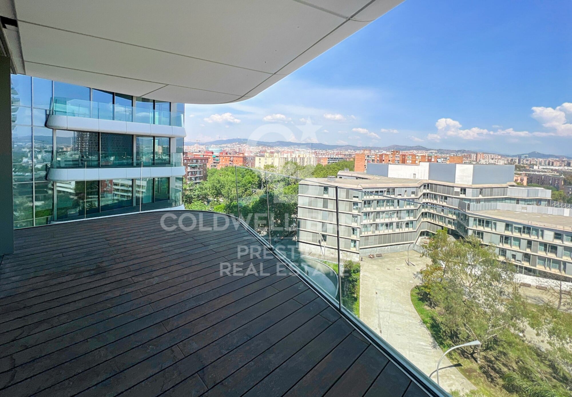 Ikonisches Gebäude in Barcelona: Luxus in der Höhe in Diagonal Mar