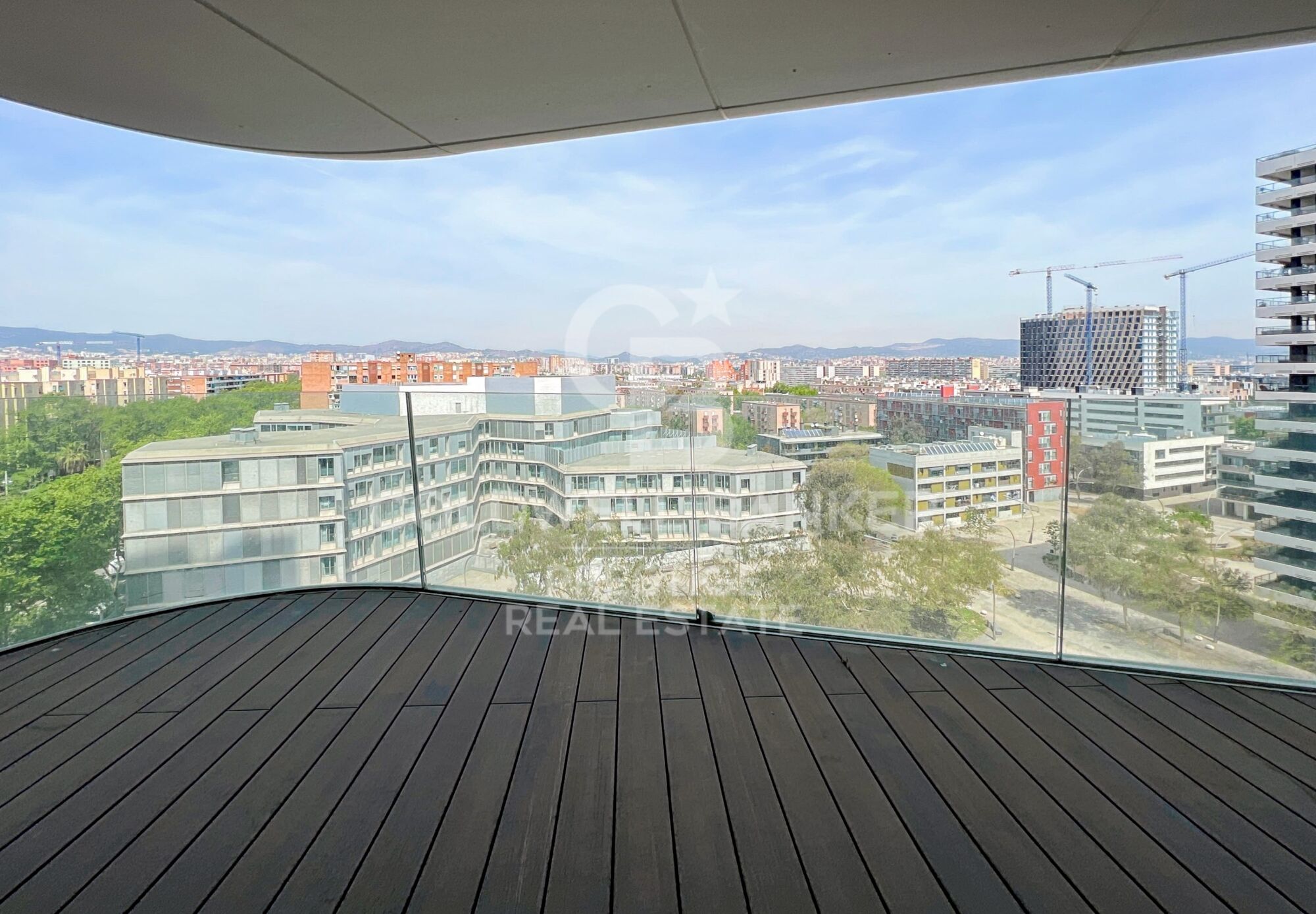 Ikonisches Gebäude in Barcelona: Luxus in der Höhe in Diagonal Mar