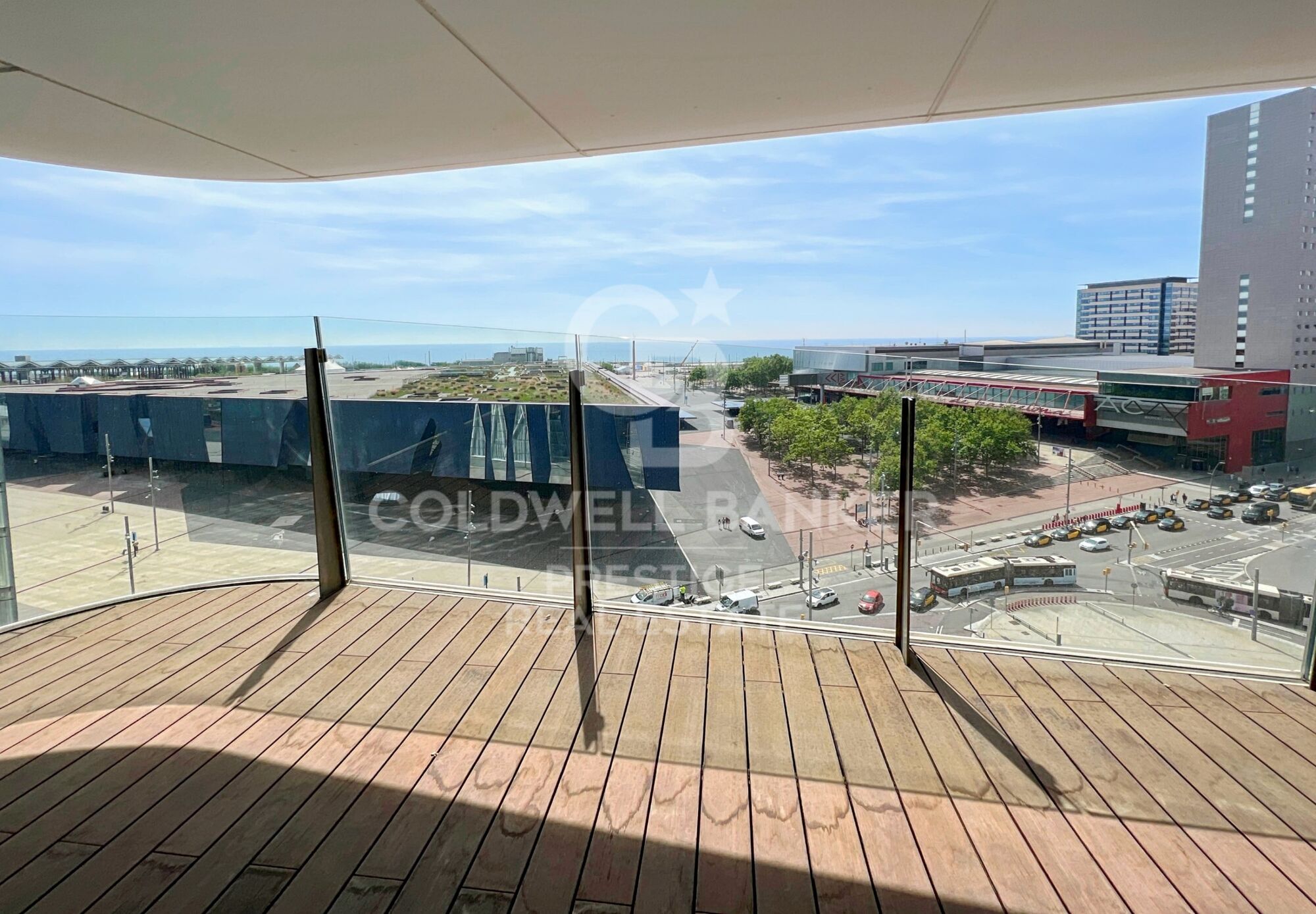 Icónico edificio en Barcelona: Un lujo en alturas en Diagonal Mar