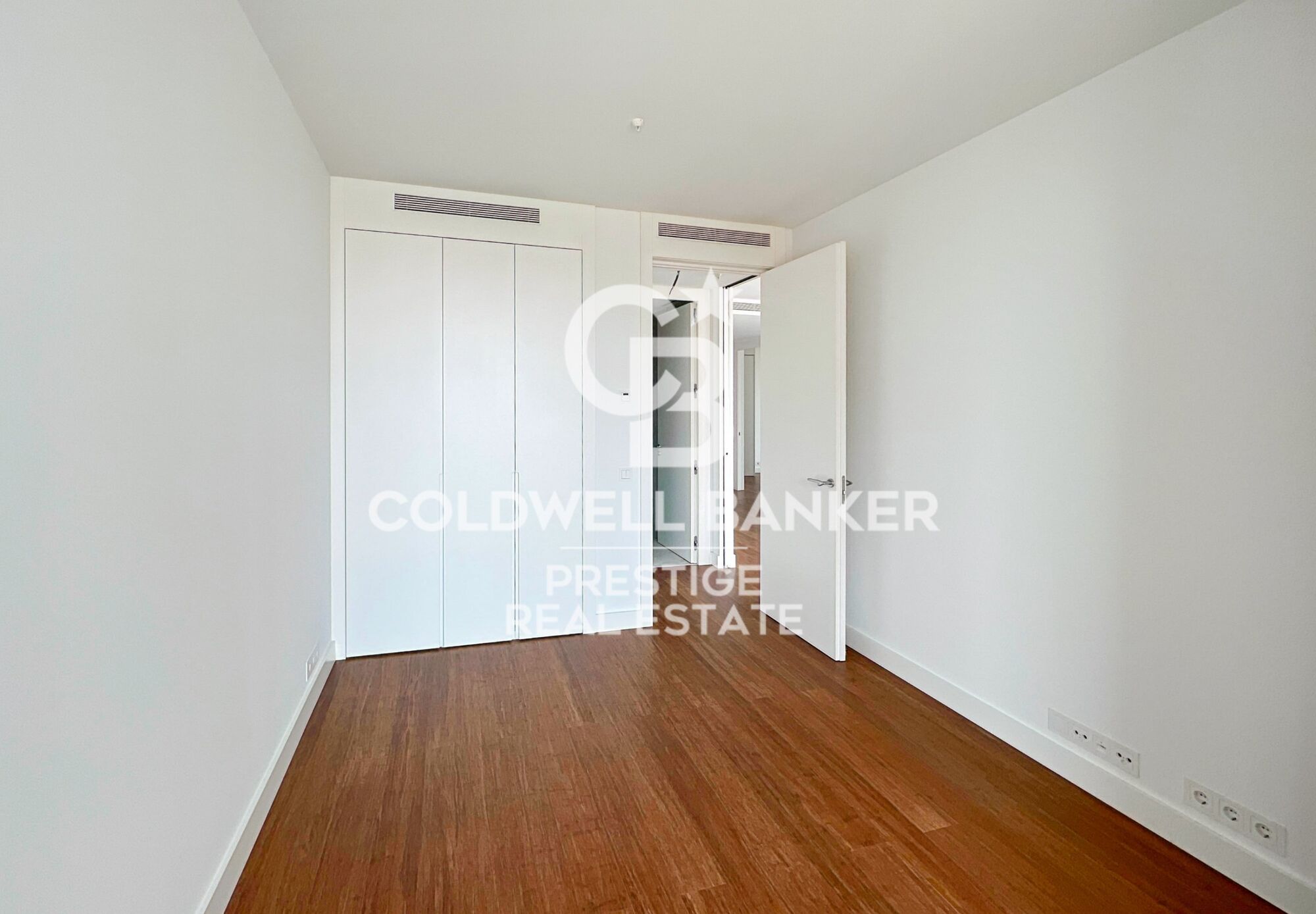 Icónico edificio en Barcelona: Un lujo en alturas en Diagonal Mar