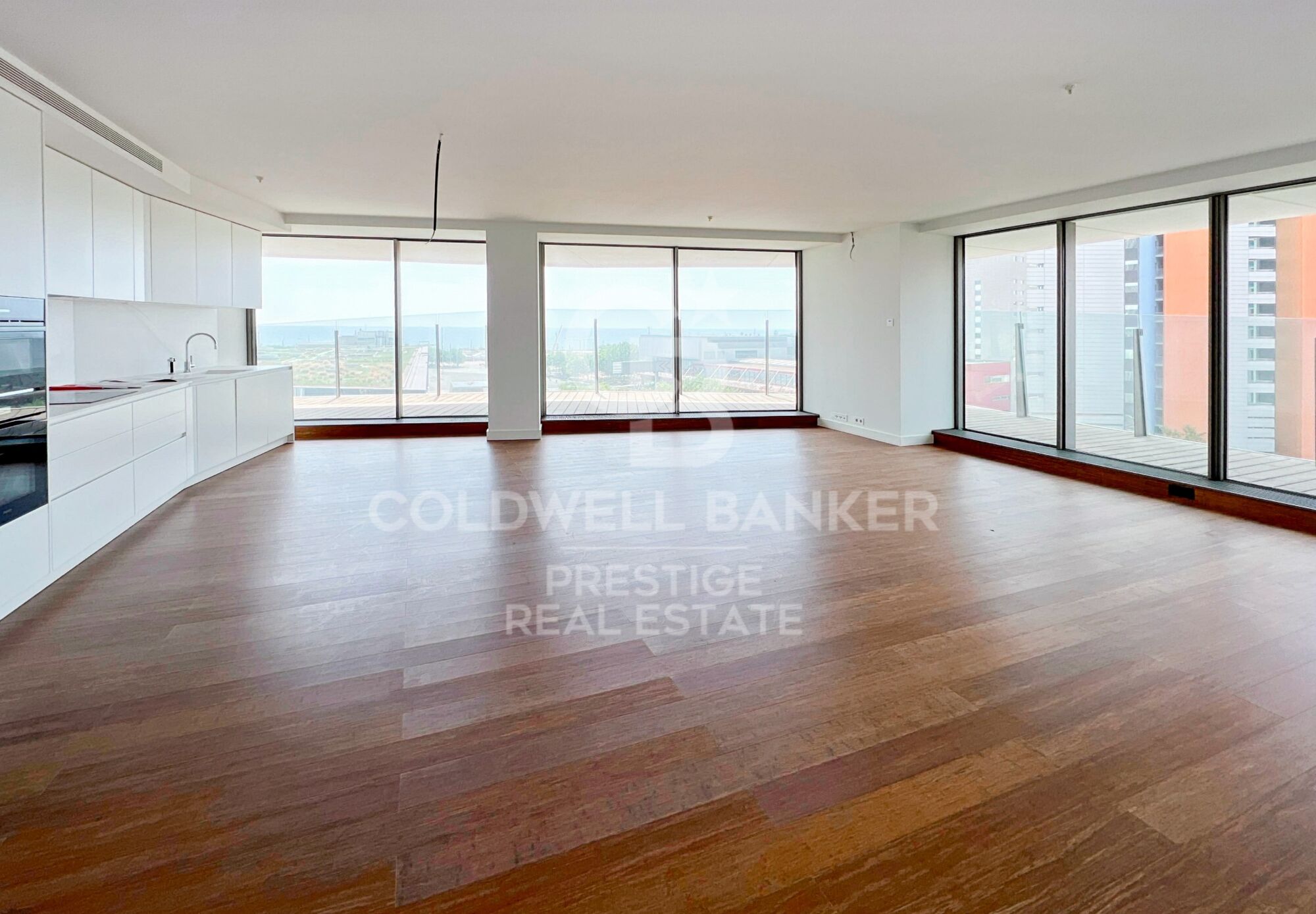 Icónico edificio en Barcelona: Un lujo en alturas en Diagonal Mar