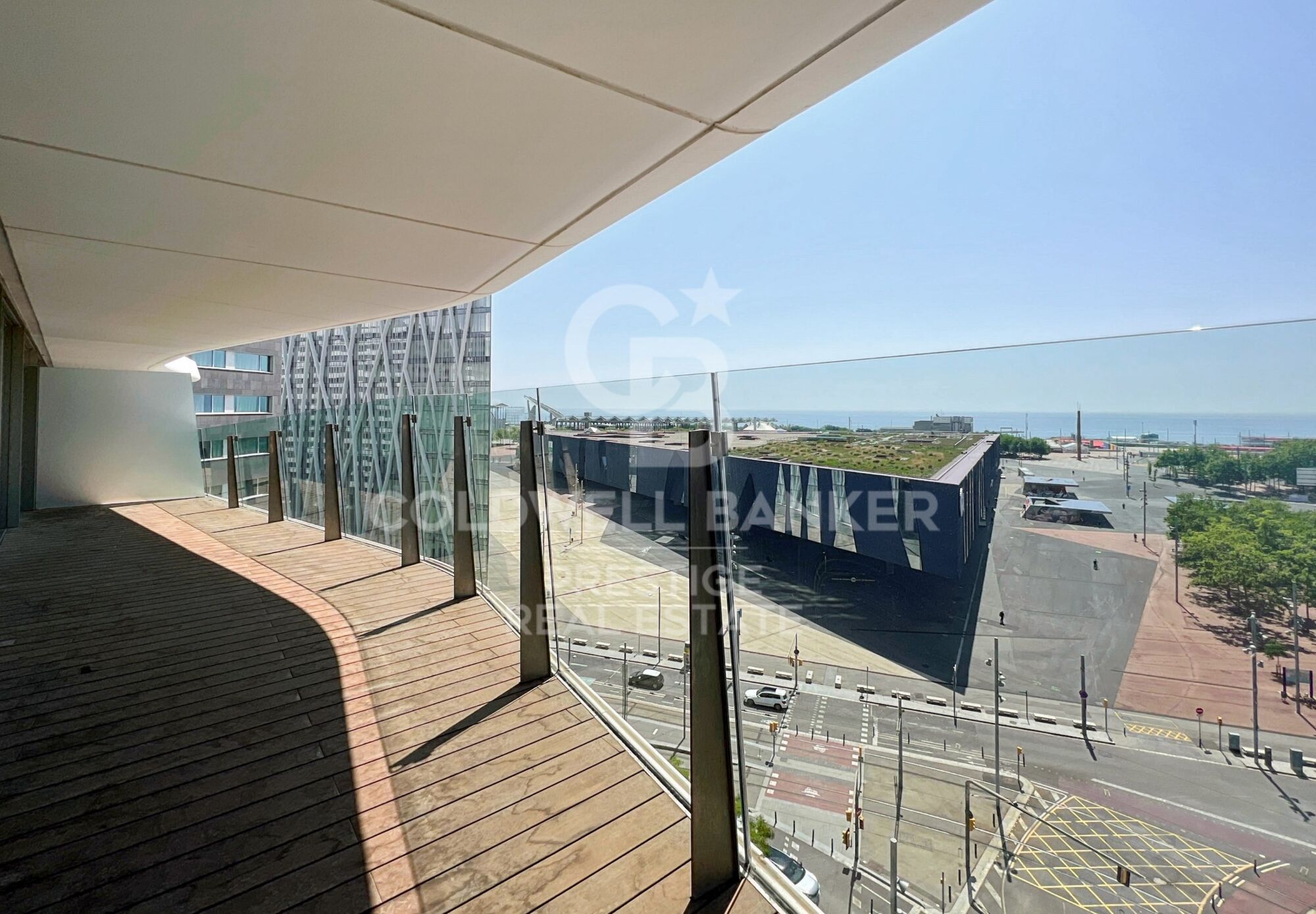 Icónico edificio en Barcelona: Un lujo en alturas en Diagonal Mar