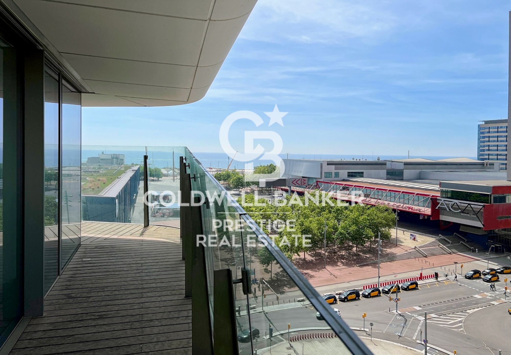 Icónico edificio en Barcelona: Un lujo en alturas en Diagonal Mar