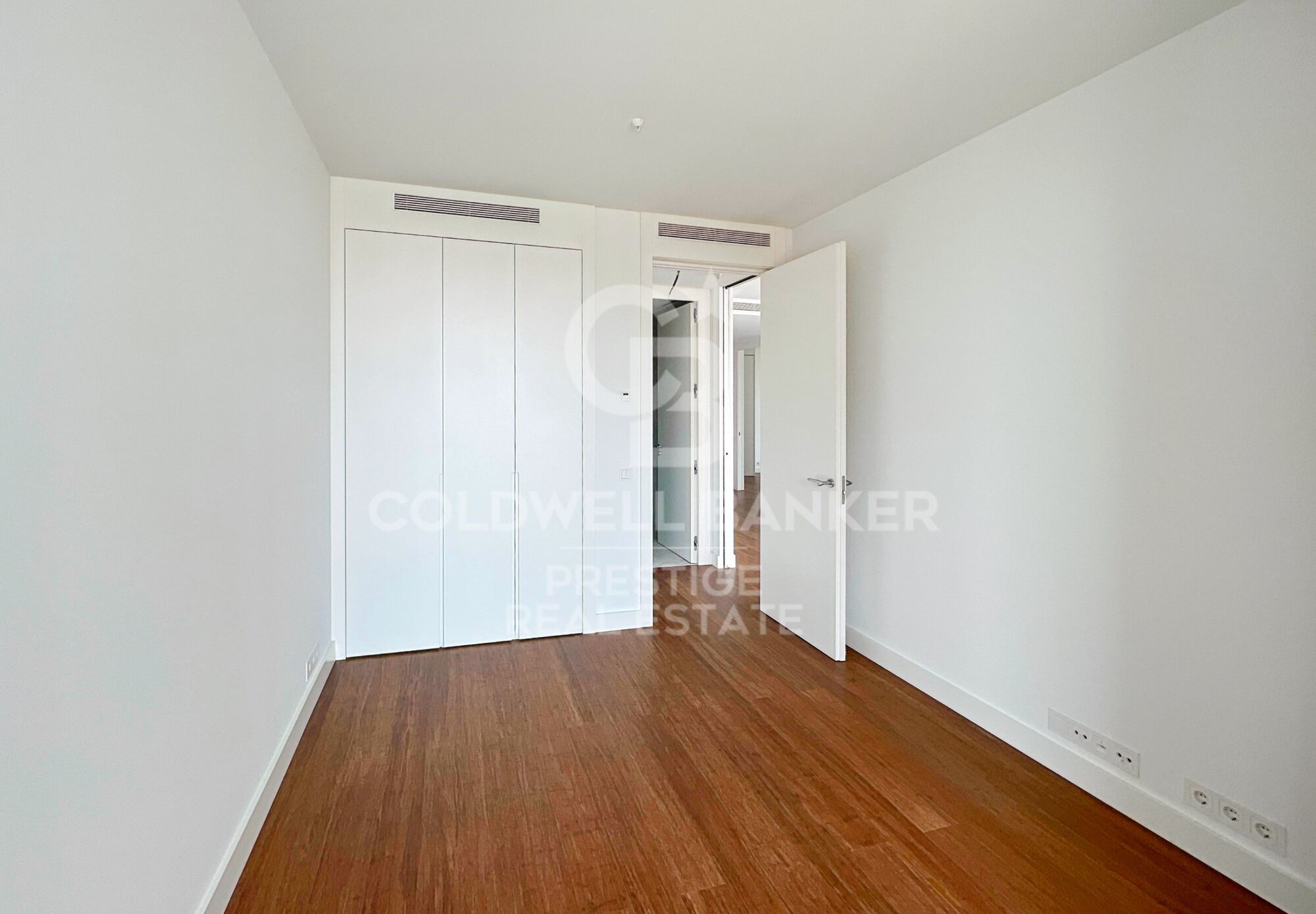 Icónico edificio en Barcelona: Un lujo en alturas en Diagonal Mar