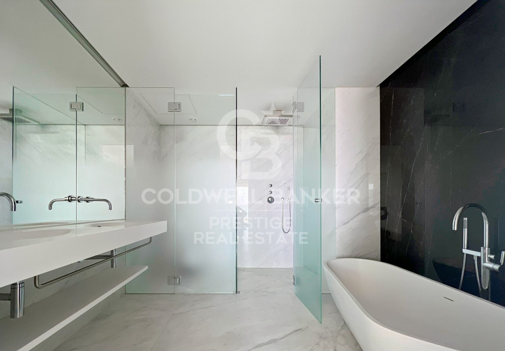 Iconic building in Barcelona: A luxury in heights in Diagonal Mar