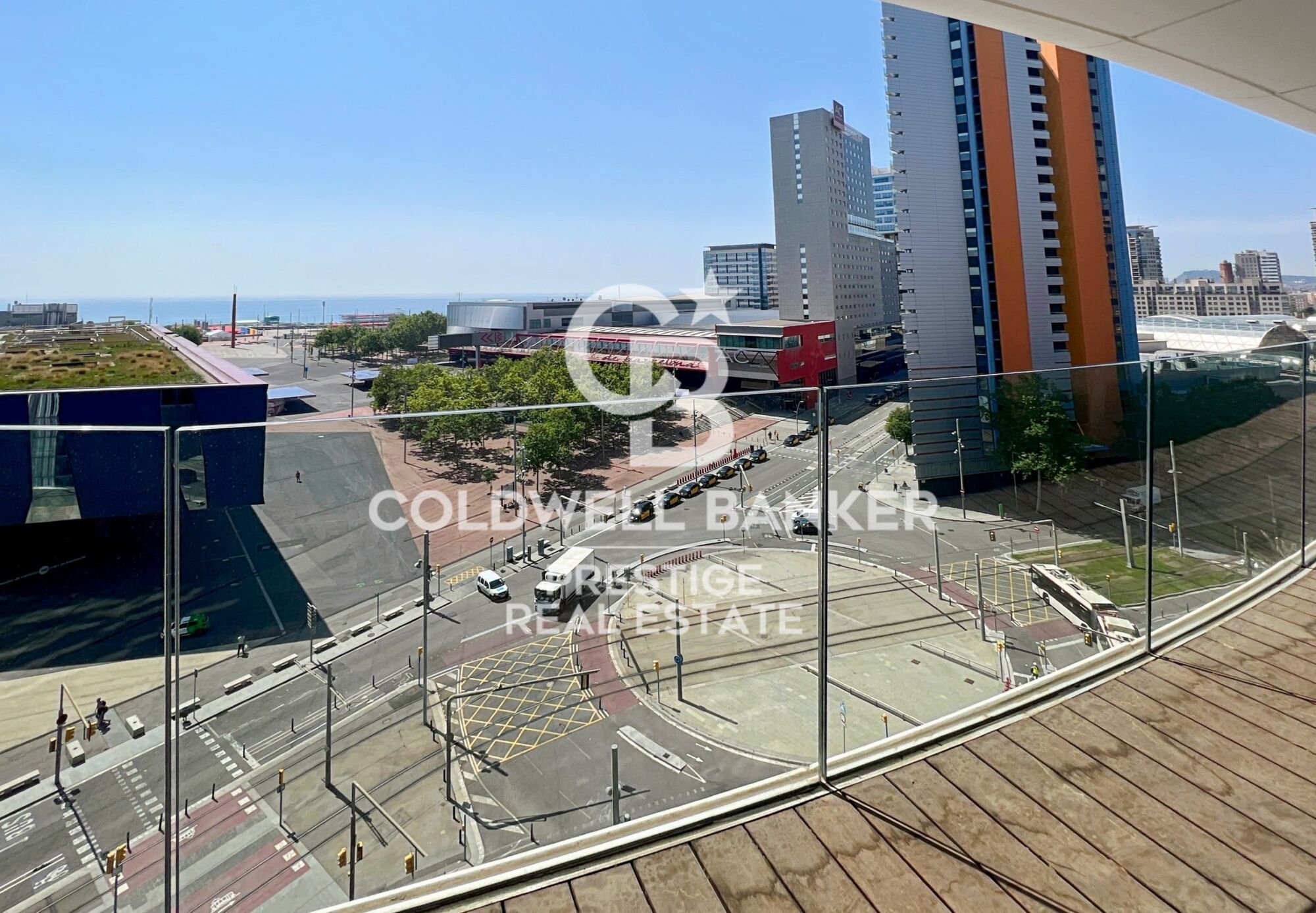Icónico edificio en Barcelona: Un lujo en alturas en Diagonal Mar