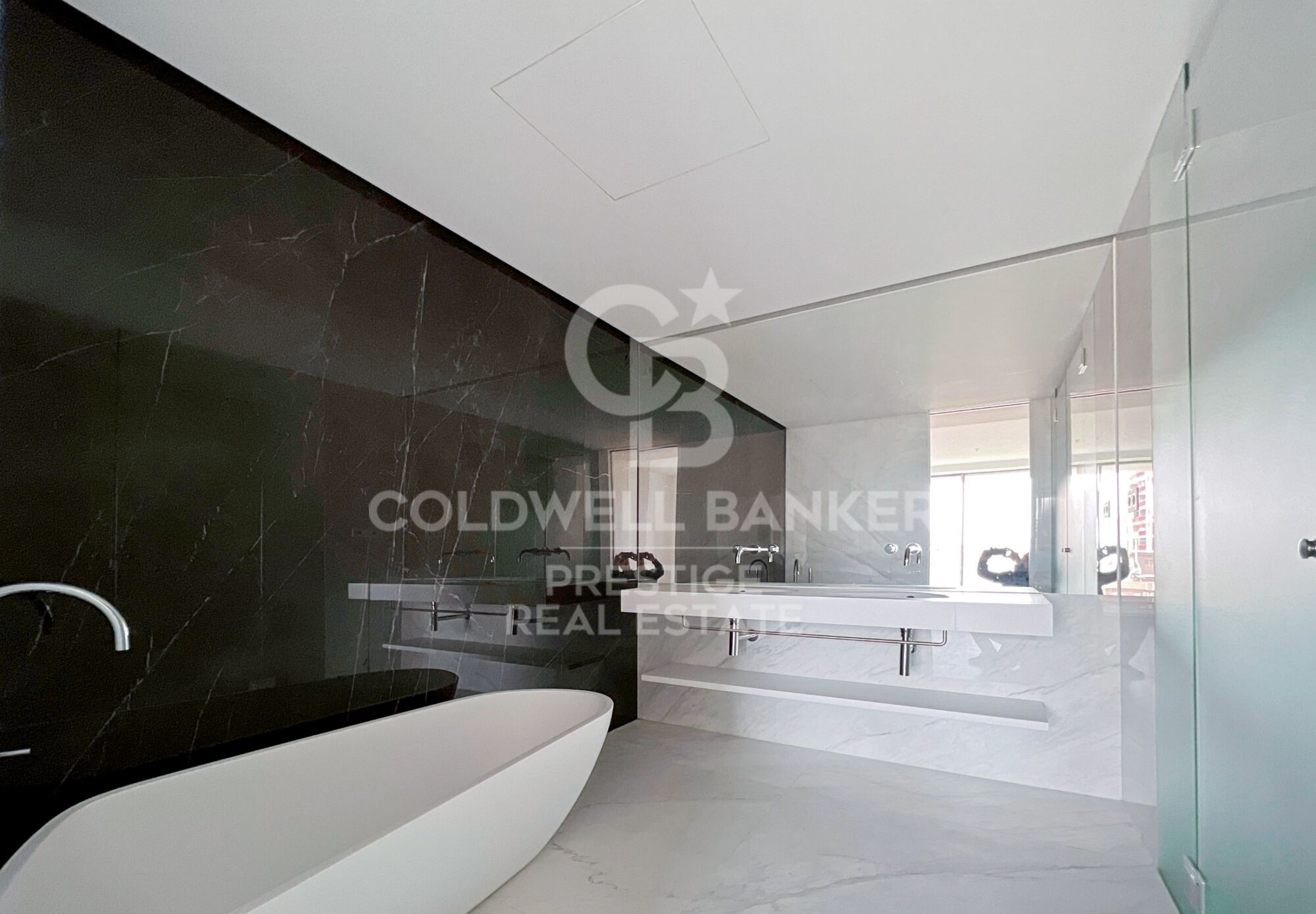 Iconic building in Barcelona: A luxury in heights in Diagonal Mar
