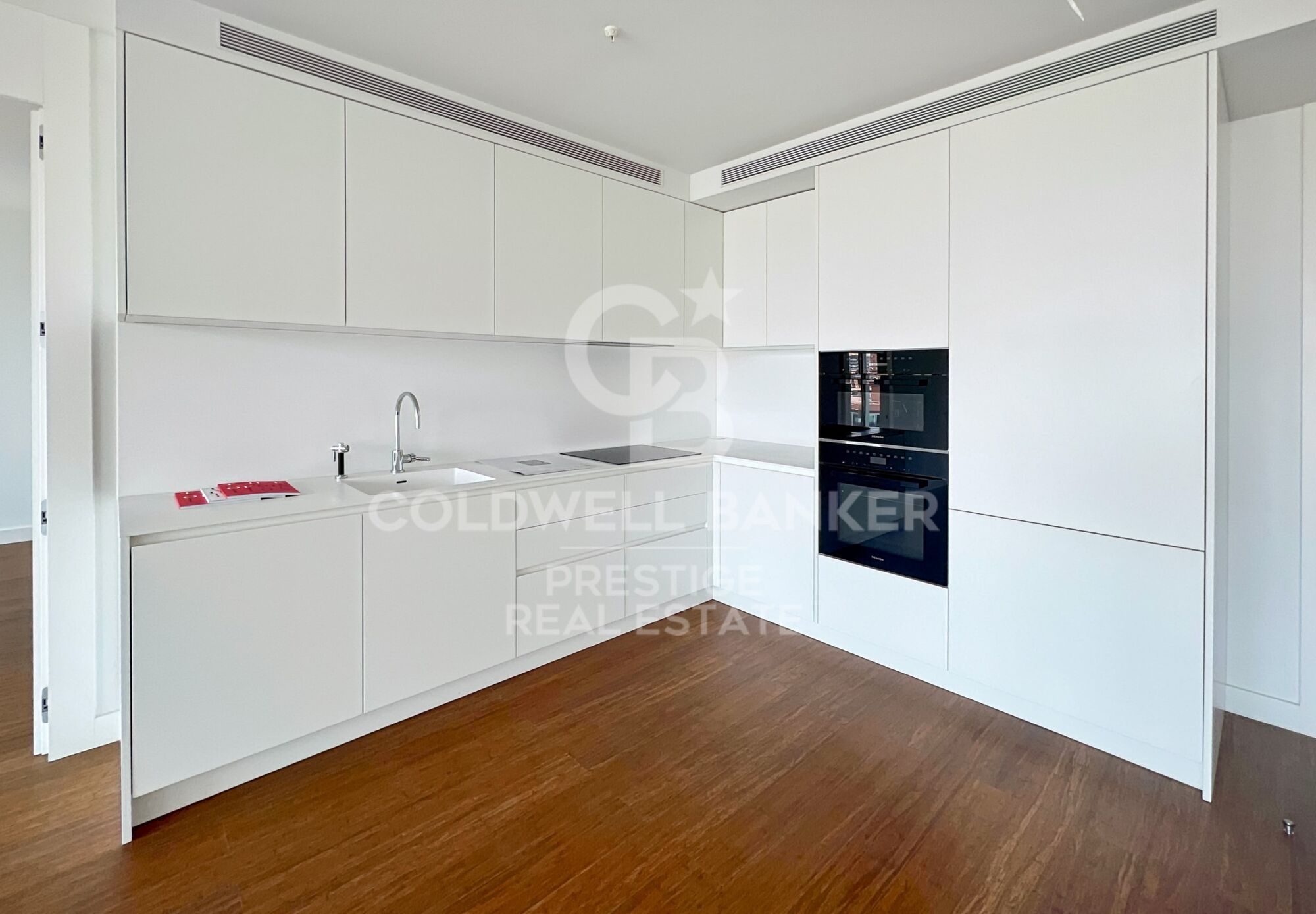 Iconic building in Barcelona: A luxury in heights in Diagonal Mar