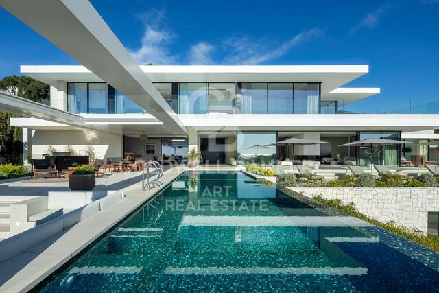 Contemporary luxury villa with Mediterranean views in El Madroñal, Benahavís