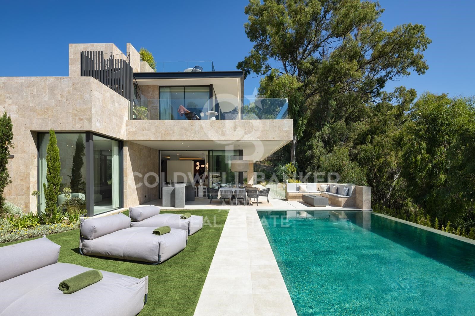Elegant eco-conscious villa with panoramic views in prestigious La Cerquilla, Nueva Andalucía