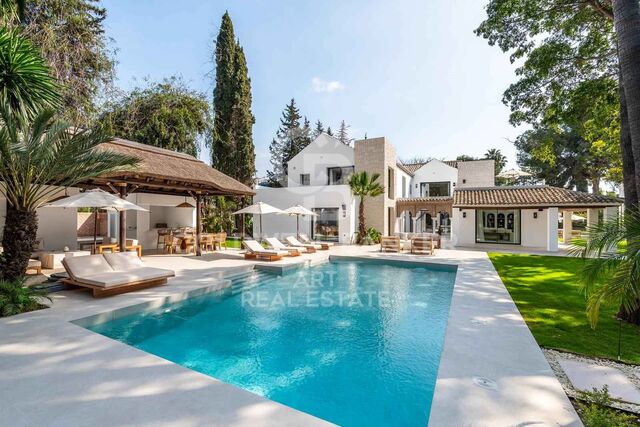 Villa elegante que fusiona tradición y modernidad en Las Brisas, Nueva Andalucía, Marbella