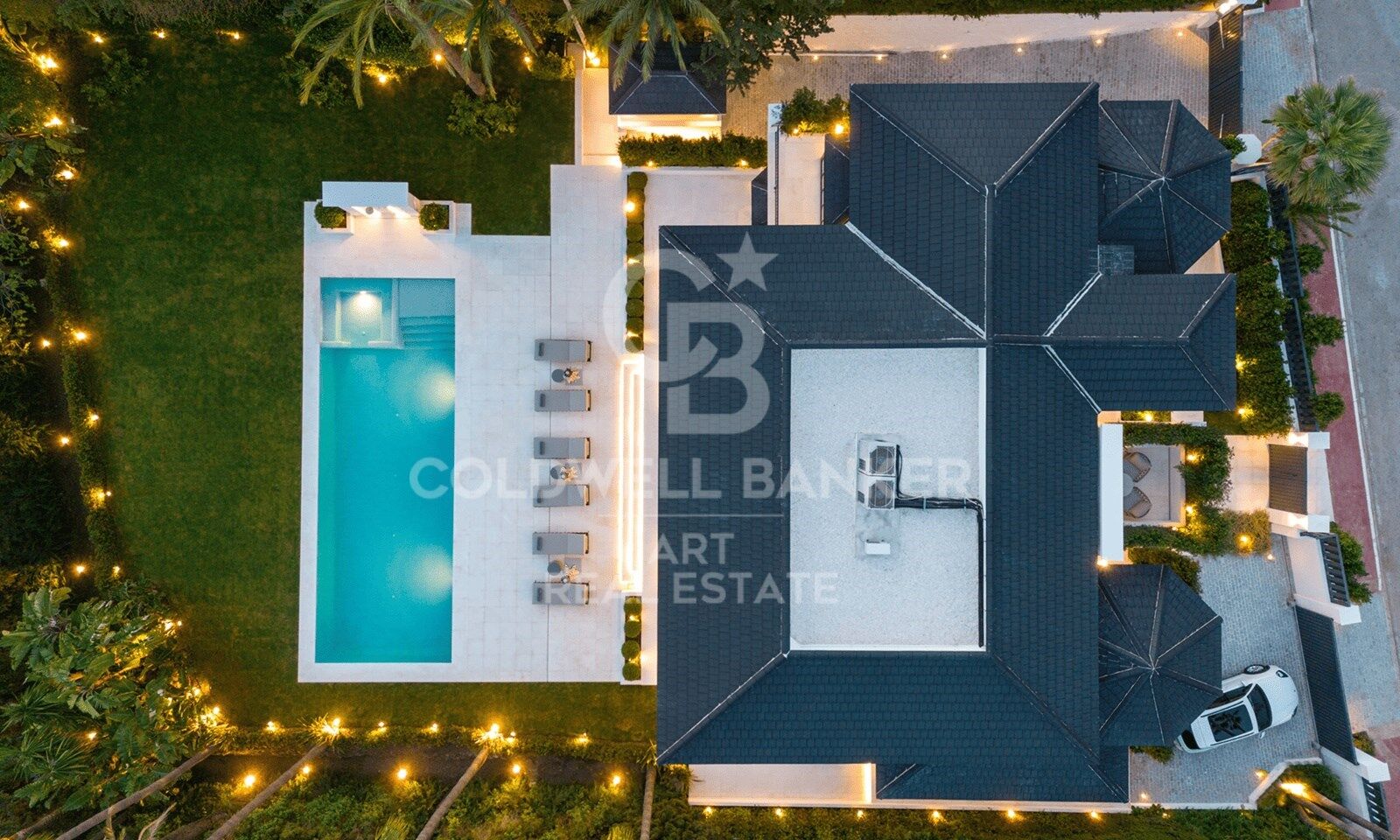 Magnifique Villa avec Piscine Intérieure et Vue Imprenable sur la Méditerranée à Sierra Blanca
