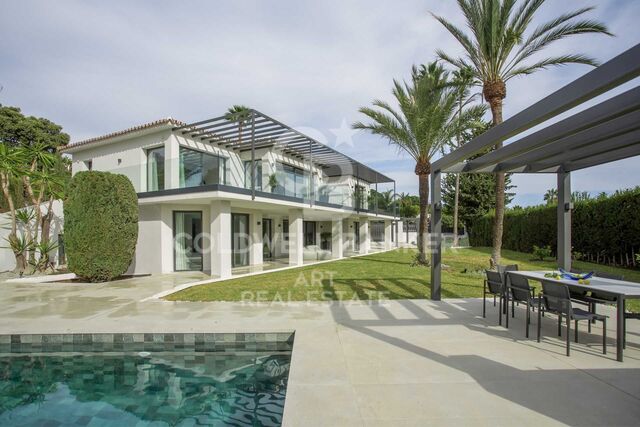Luxury Villa with Sea Views in Marbella's Golden Mile