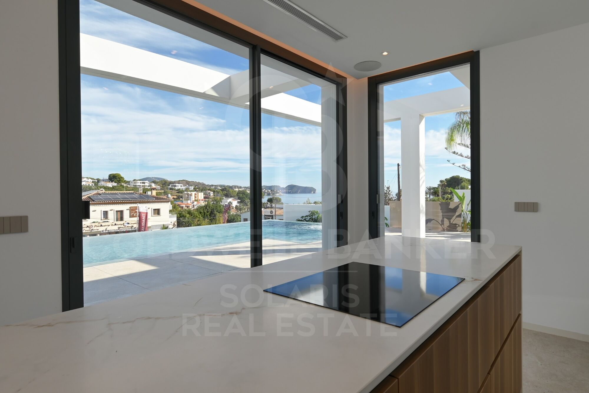Neue Luxusvilla mit Meerblick in La Fustera, Benissa | Infinity-Pool, Spa, Kino