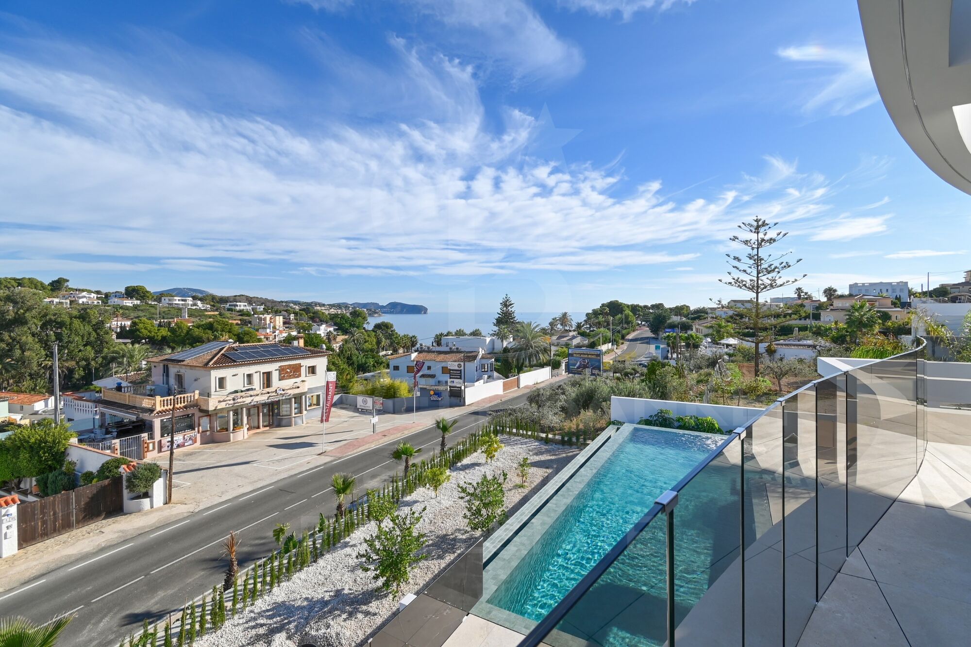 Neue Luxusvilla mit Meerblick in La Fustera, Benissa | Infinity-Pool, Spa, Kino