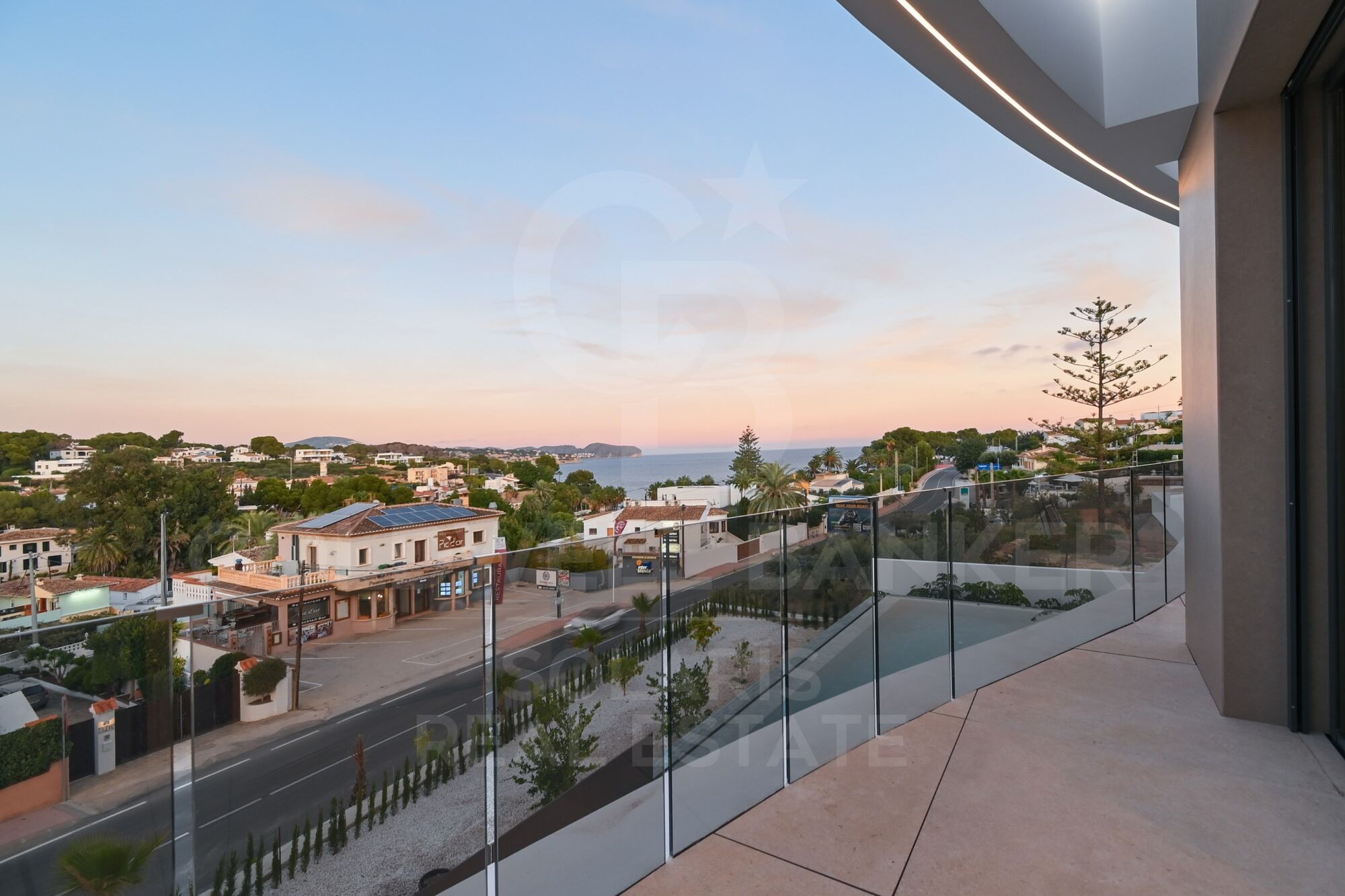 Neue Luxusvilla mit Meerblick in La Fustera, Benissa | Infinity-Pool, Spa, Kino