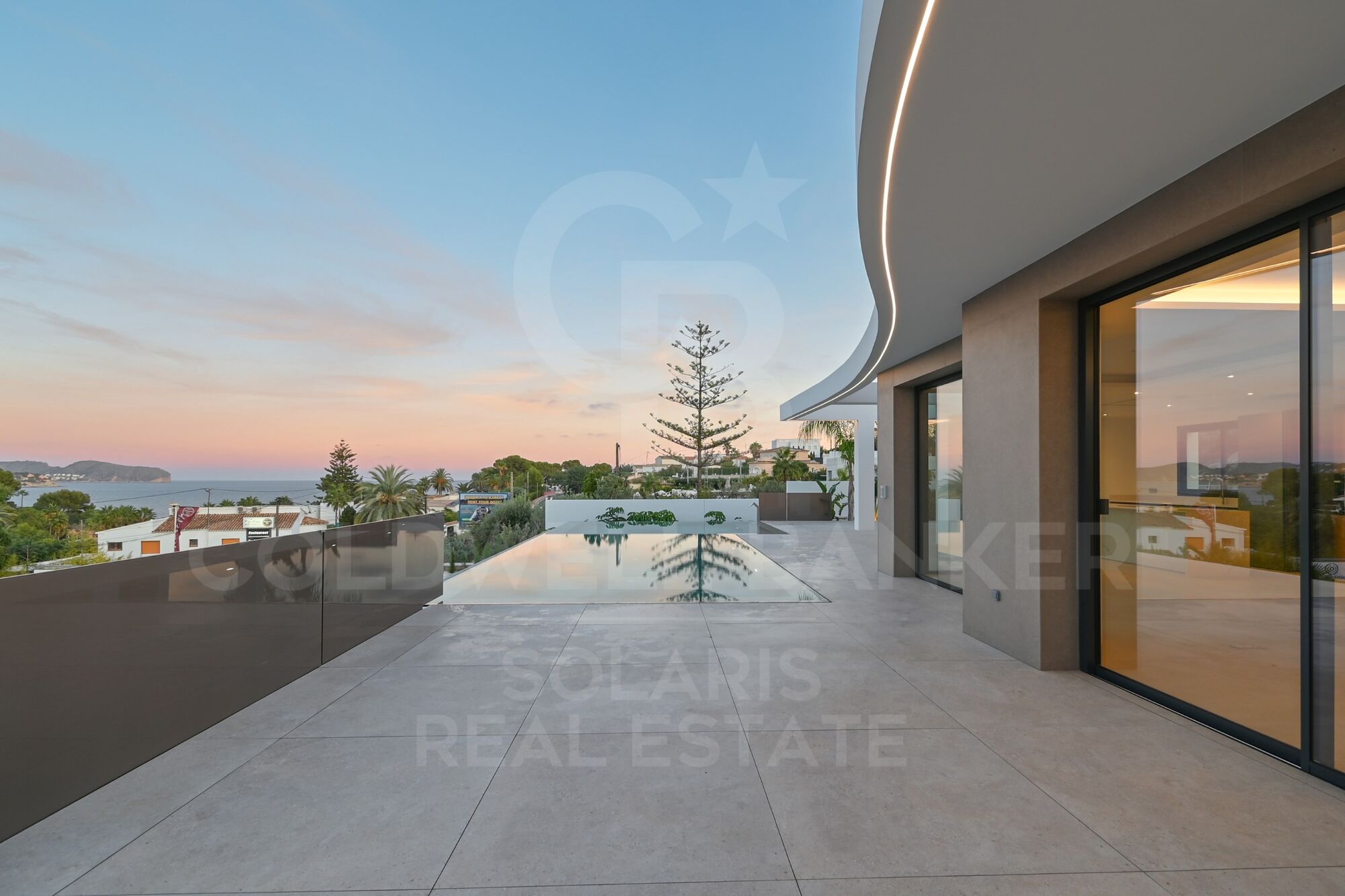 Neue Luxusvilla mit Meerblick in La Fustera, Benissa | Infinity-Pool, Spa, Kino