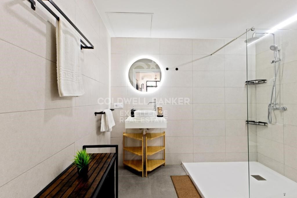 Apartamento Moderno con licencia turística en Av Pio Baroja, Campanar.