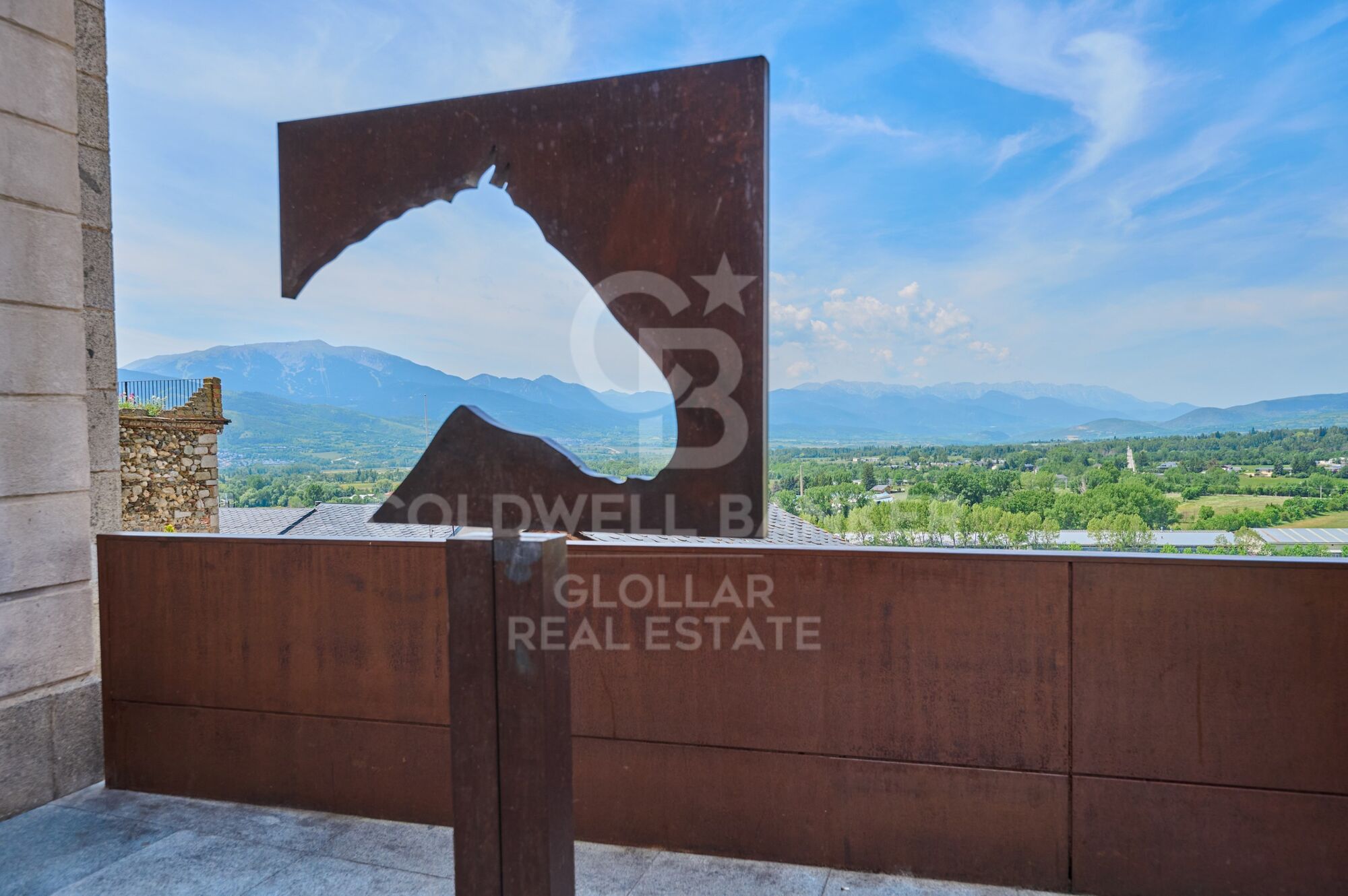Appartement mansardé lumineux en plein centre de Puigcerdà avec vue sur la Tosa et ascenseur