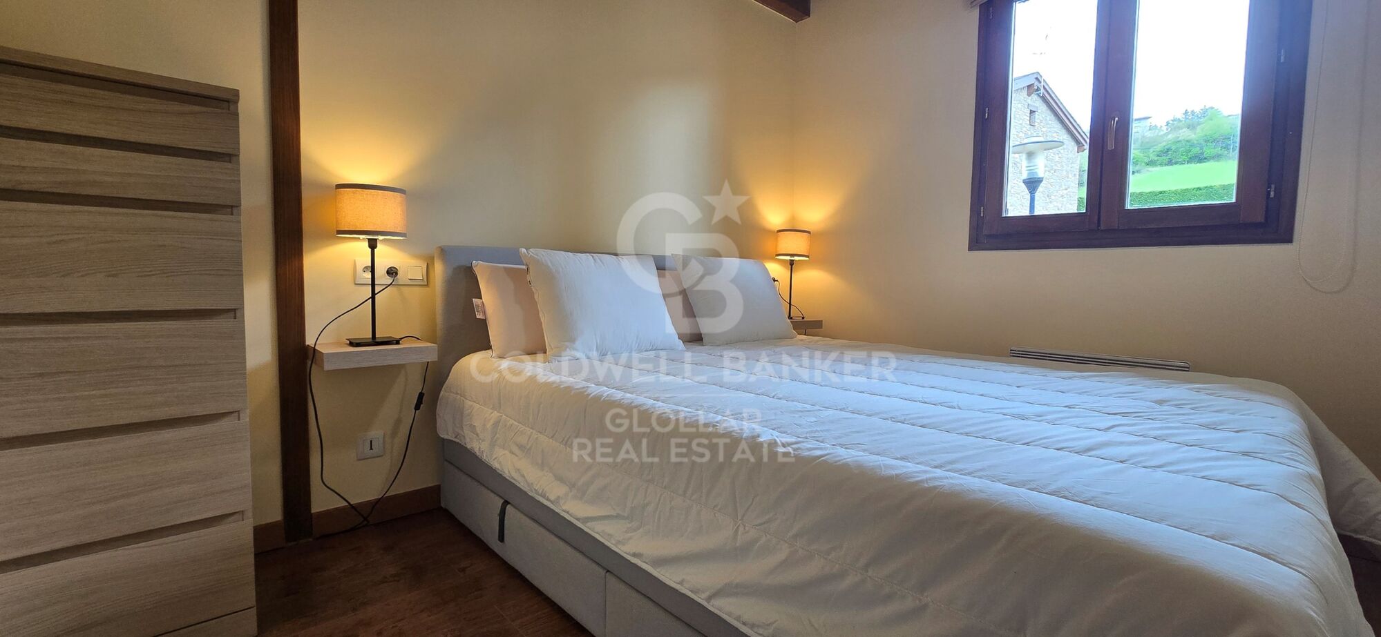 Encantador dúplex con terraza, piscina y vistas