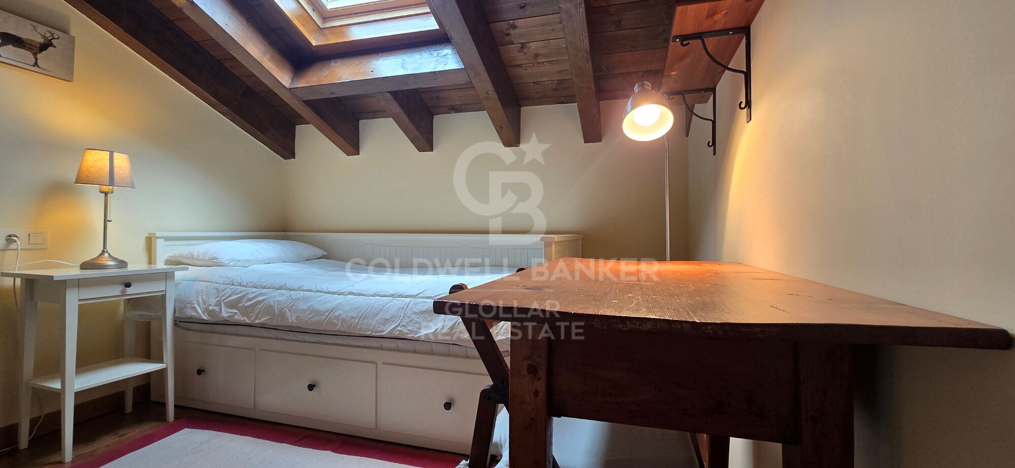 Encantador dúplex con terraza, piscina y vistas